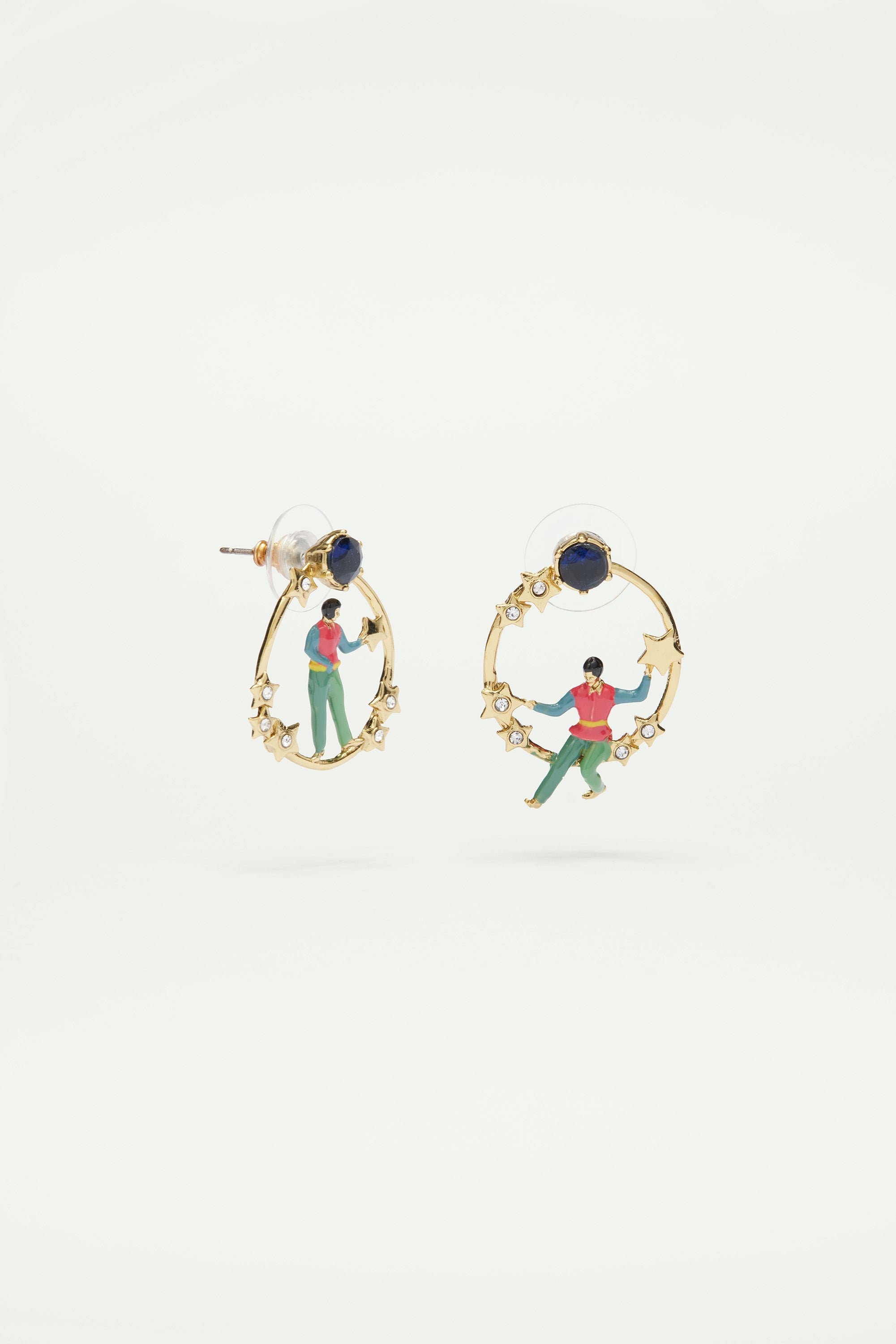 Boucles d'oreilles tiges asymétriques étoiles dorées et personnage LES NEREIDES Multicolore