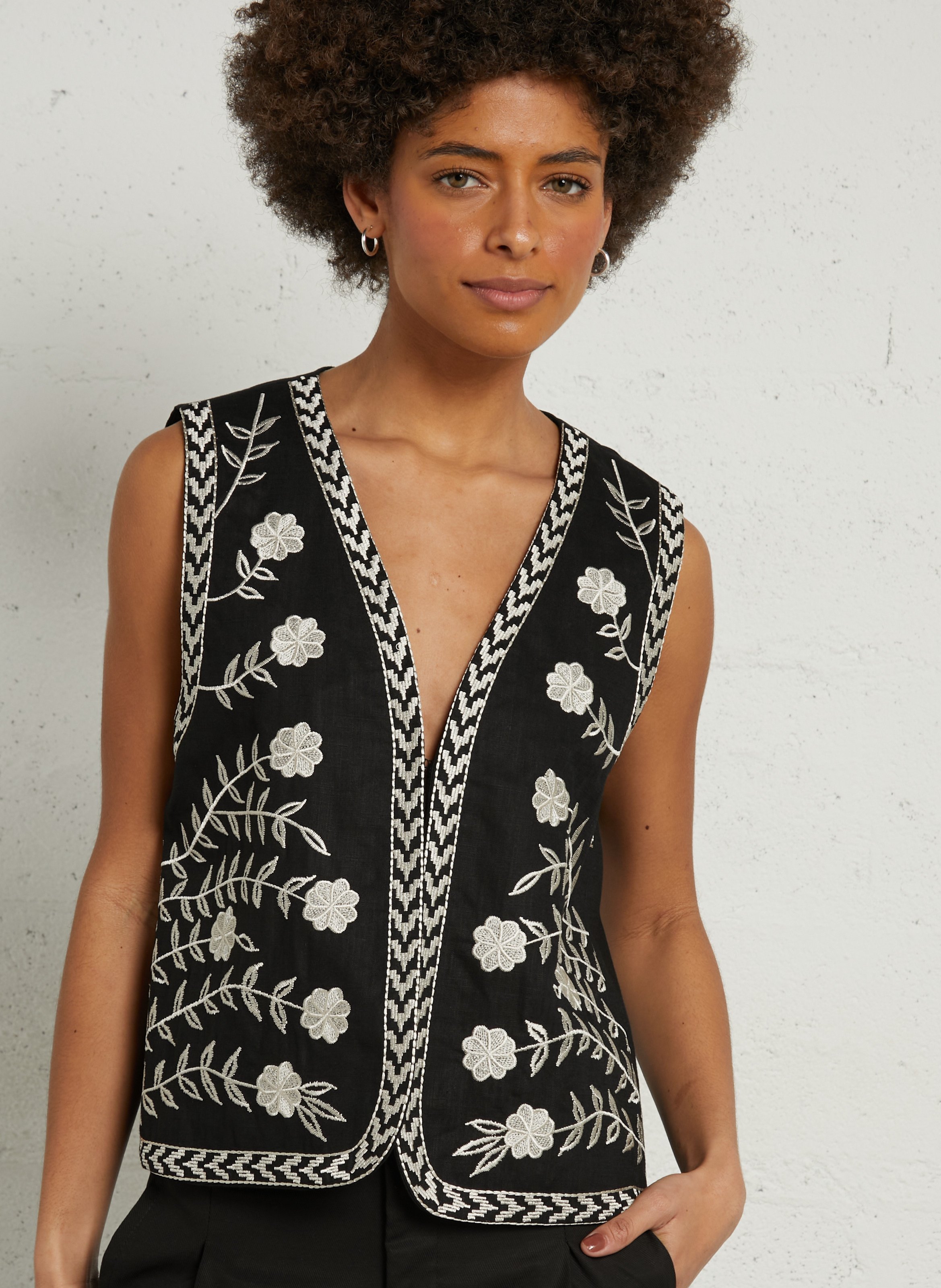 Embroidered sleeveless linen blend vest SEE U SOON Black