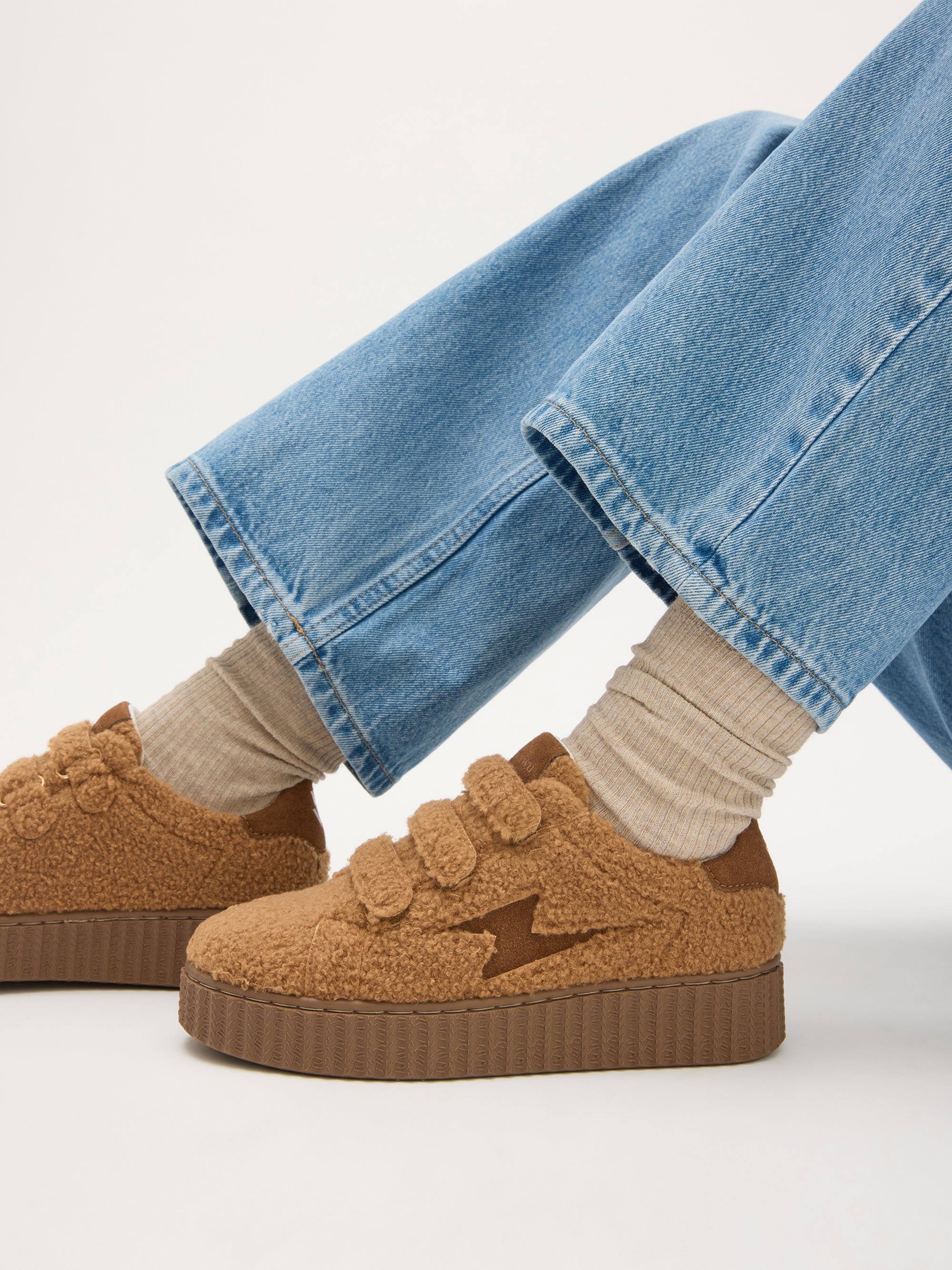Low-top sneakers in faux shearling | Beige VANESSA WU Women