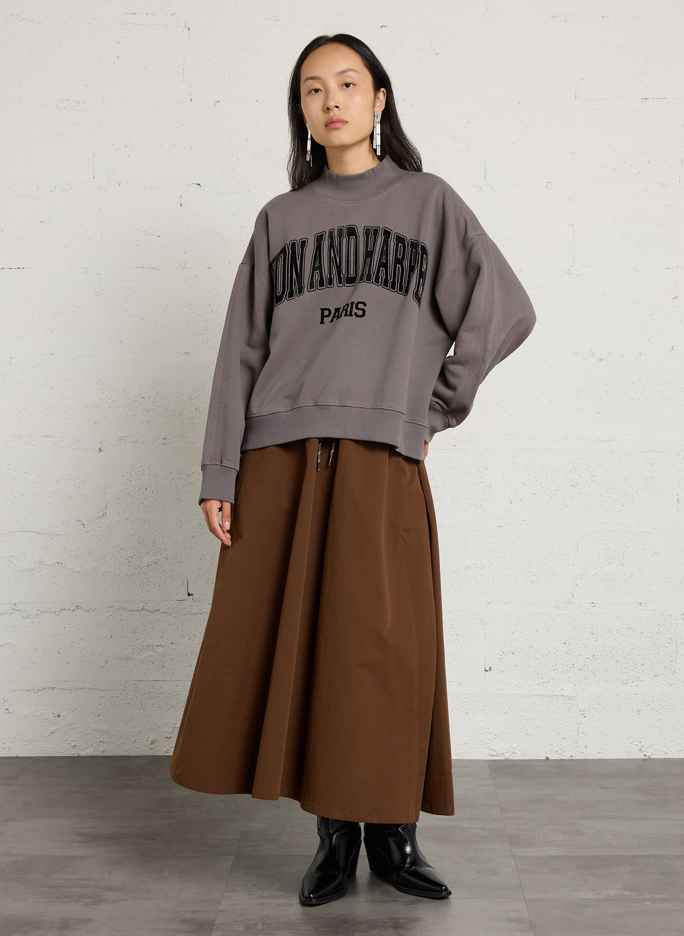Weites Sweatshirt mit Stehkragen und bedrucktem Muster aus Baumwollmischung. LEON & HARPER Grau