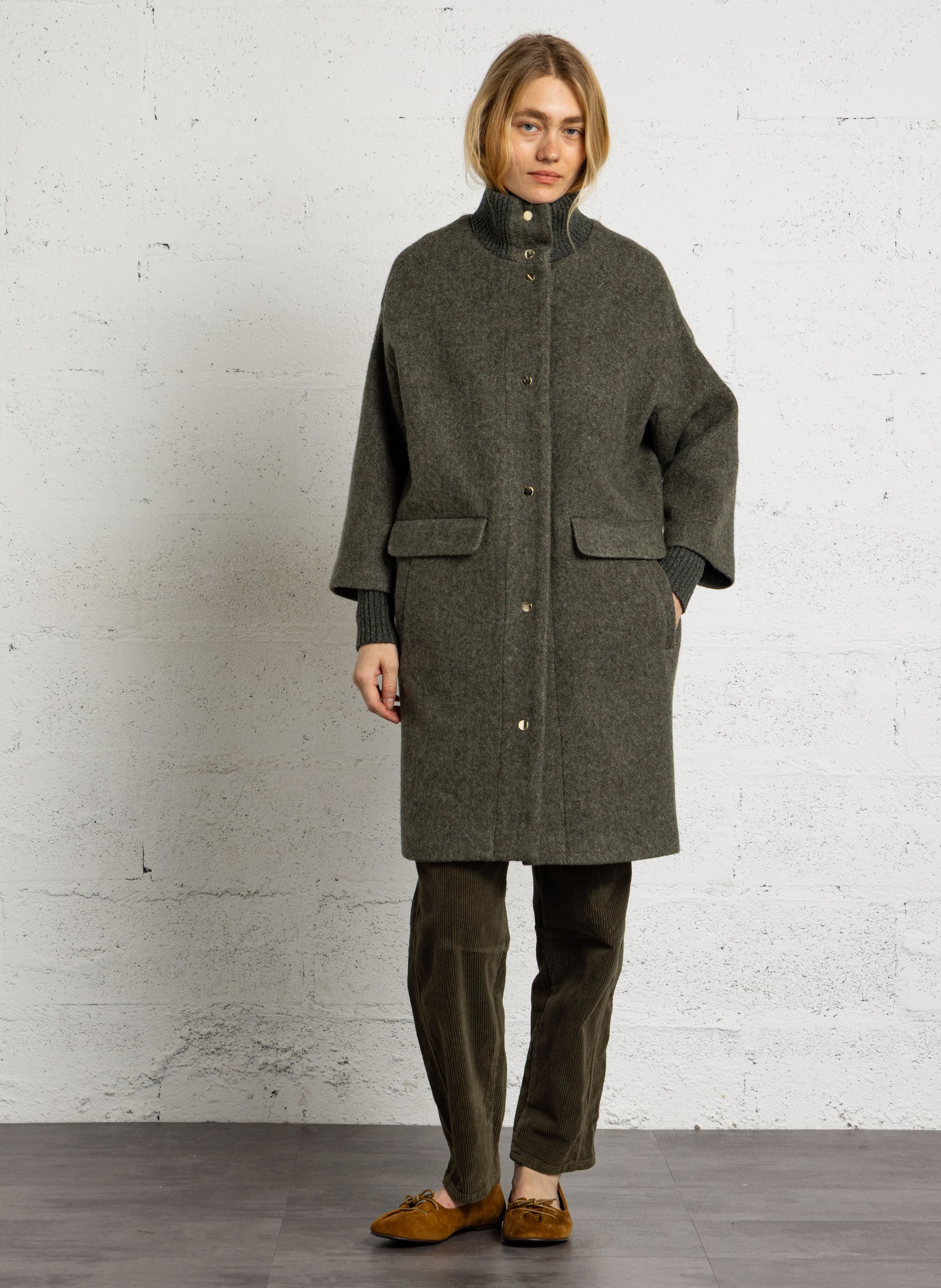 Samthose aus Baumwollmischung mit Rippstruktur MAISON 123 Khaki