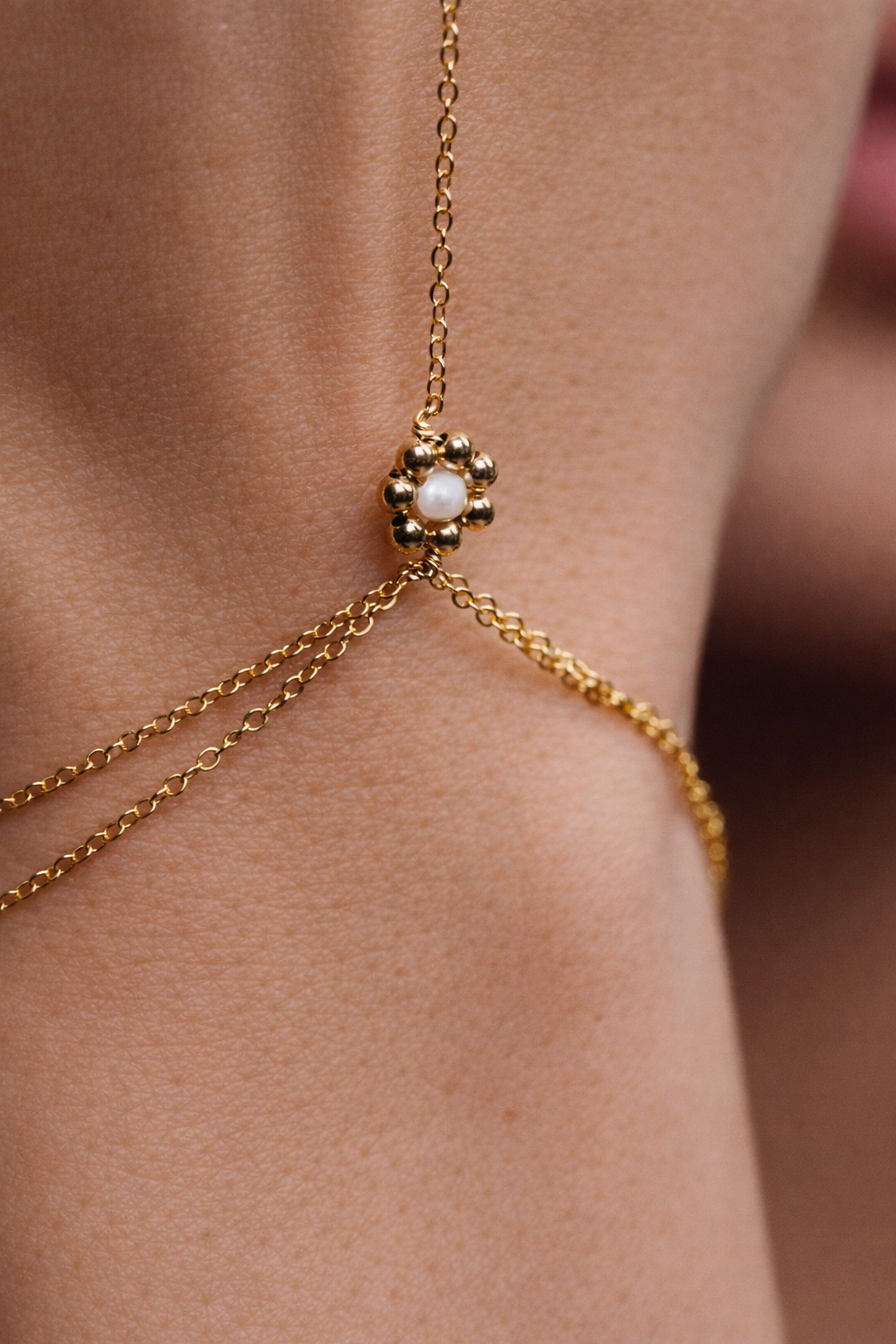 Daisy pearl hand jewelry YAY Golden