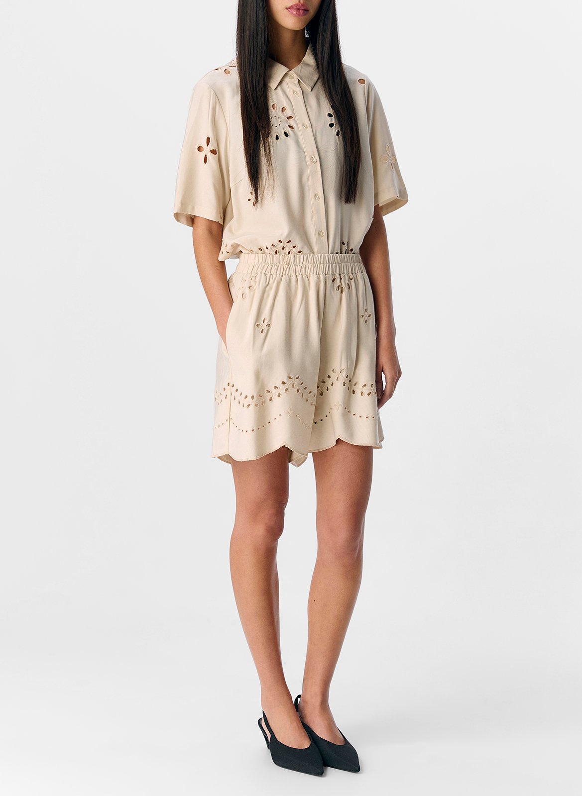 Gerade geschnittene Shorts mit Stickerei OBJECT Beige