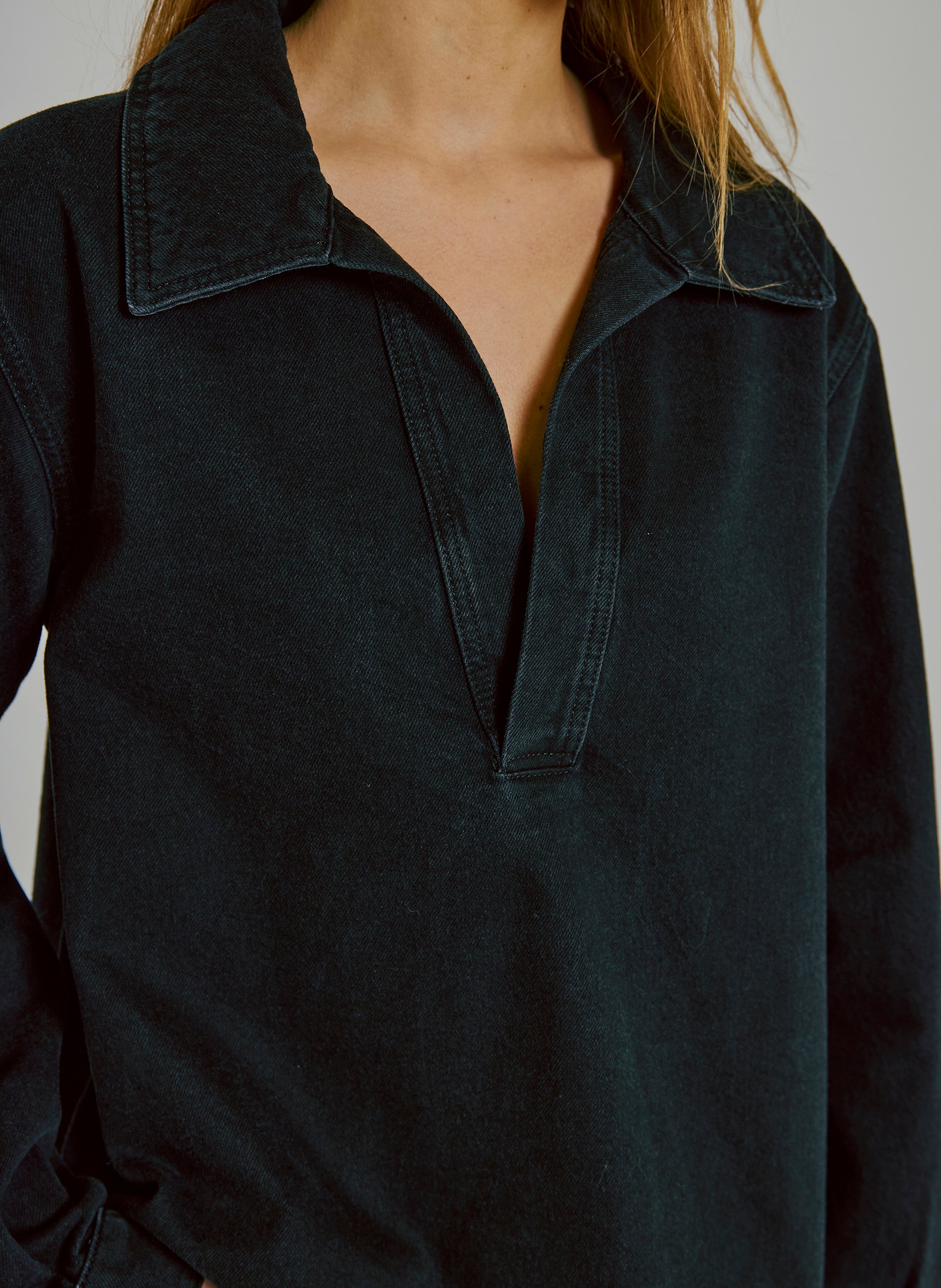 Top col classique en coton bio mélangé NORR Noir