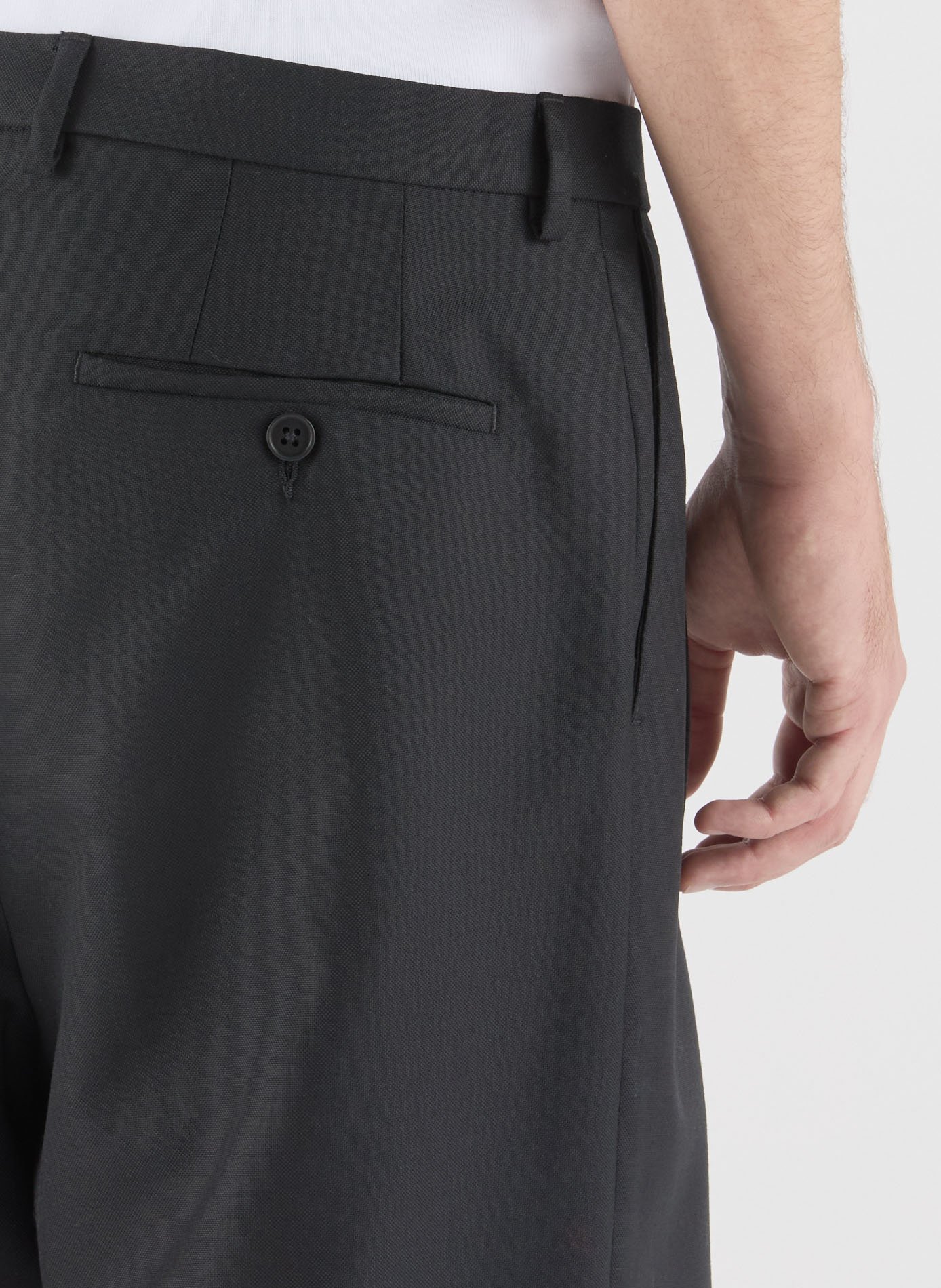 Straight wool Bermuda shorts SAISON 1865 Black