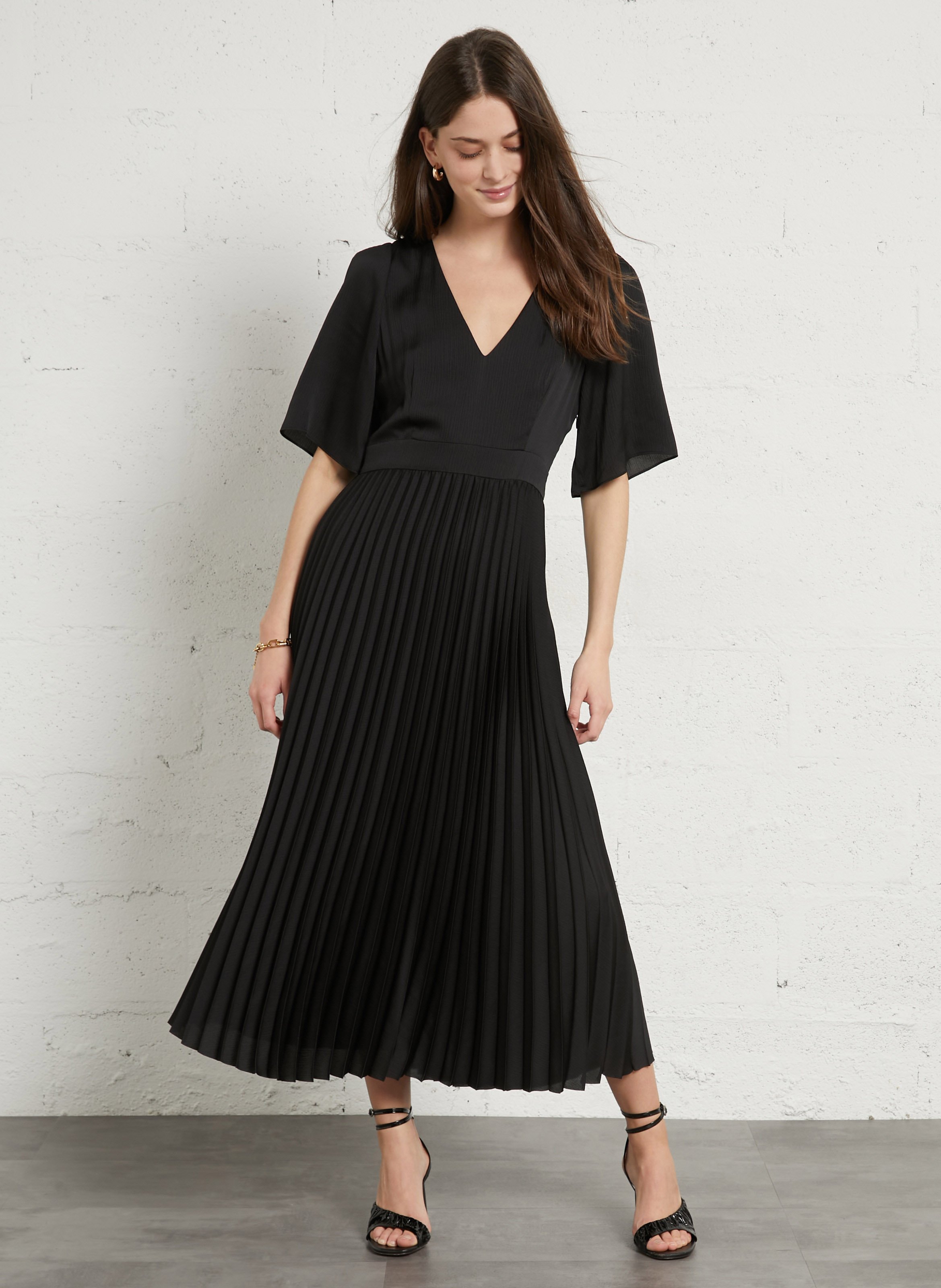 Lange jurk met V-hals en plissérok MAISON 123 Zwart