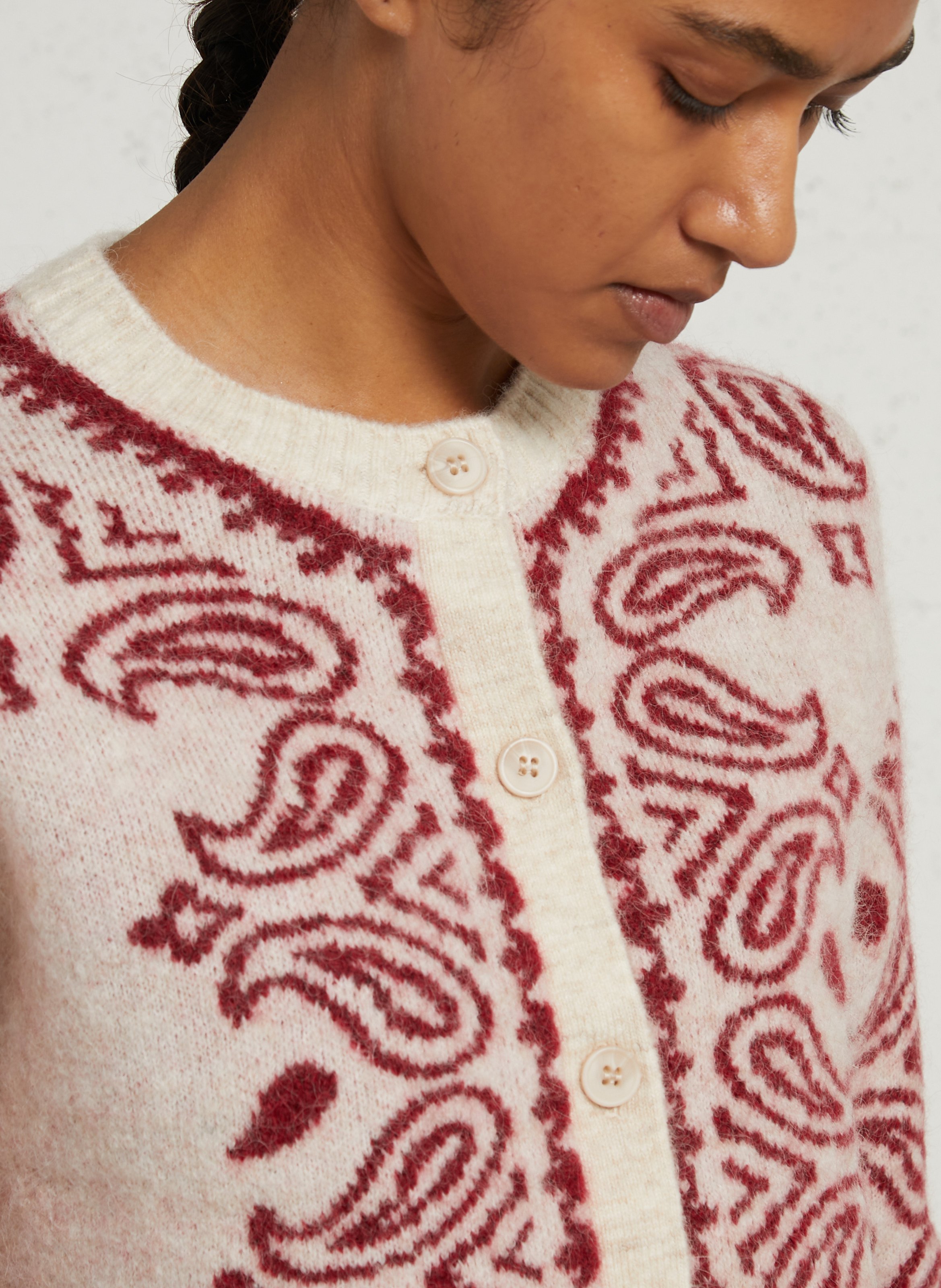 Gerade geschnittene Strickjacke mit Rundhalsausschnitt und Print SUD EXPRESS Weiss