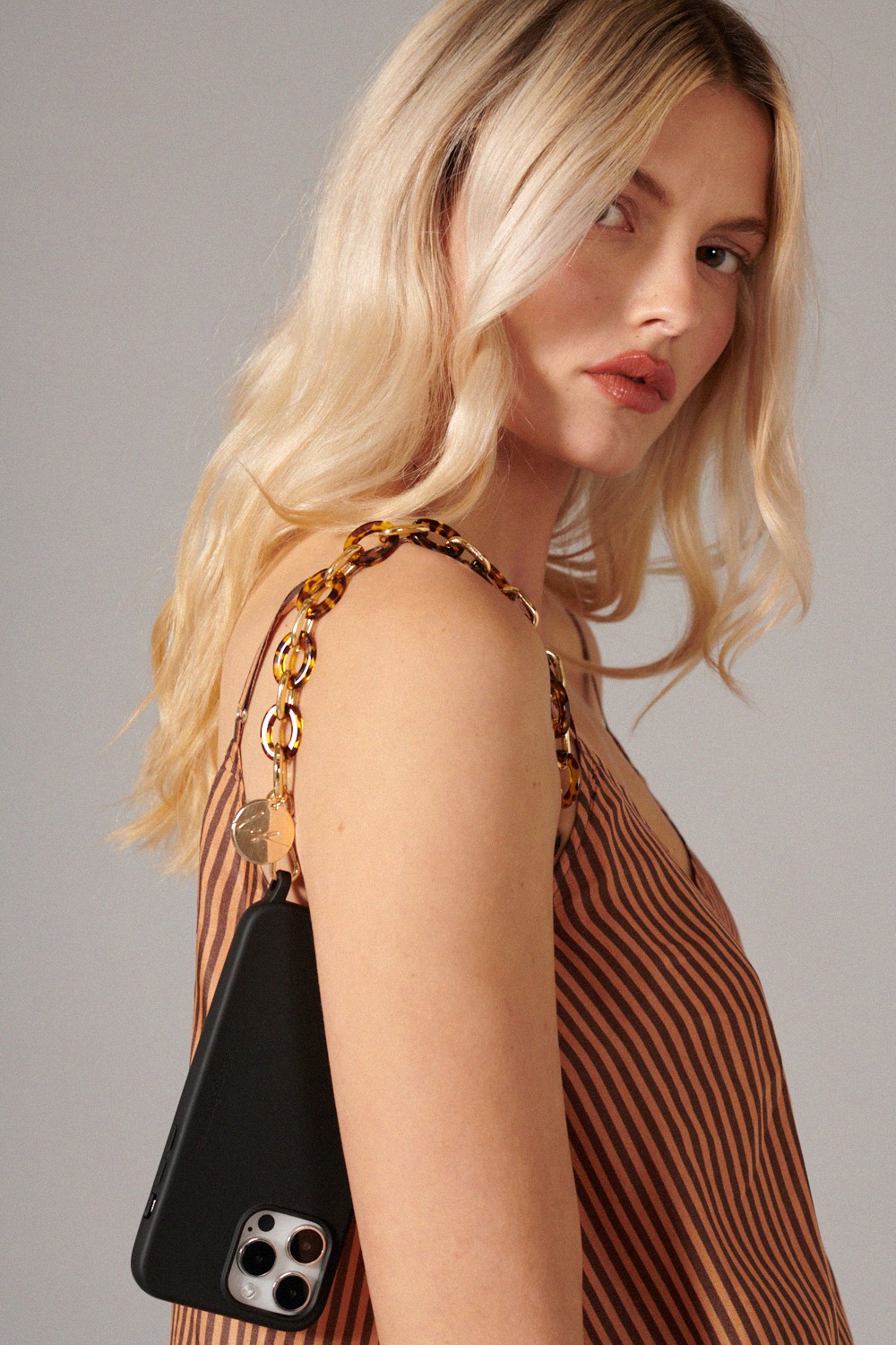 Chaîne de téléphone en résine LA COQUE FRANCAISE Marron