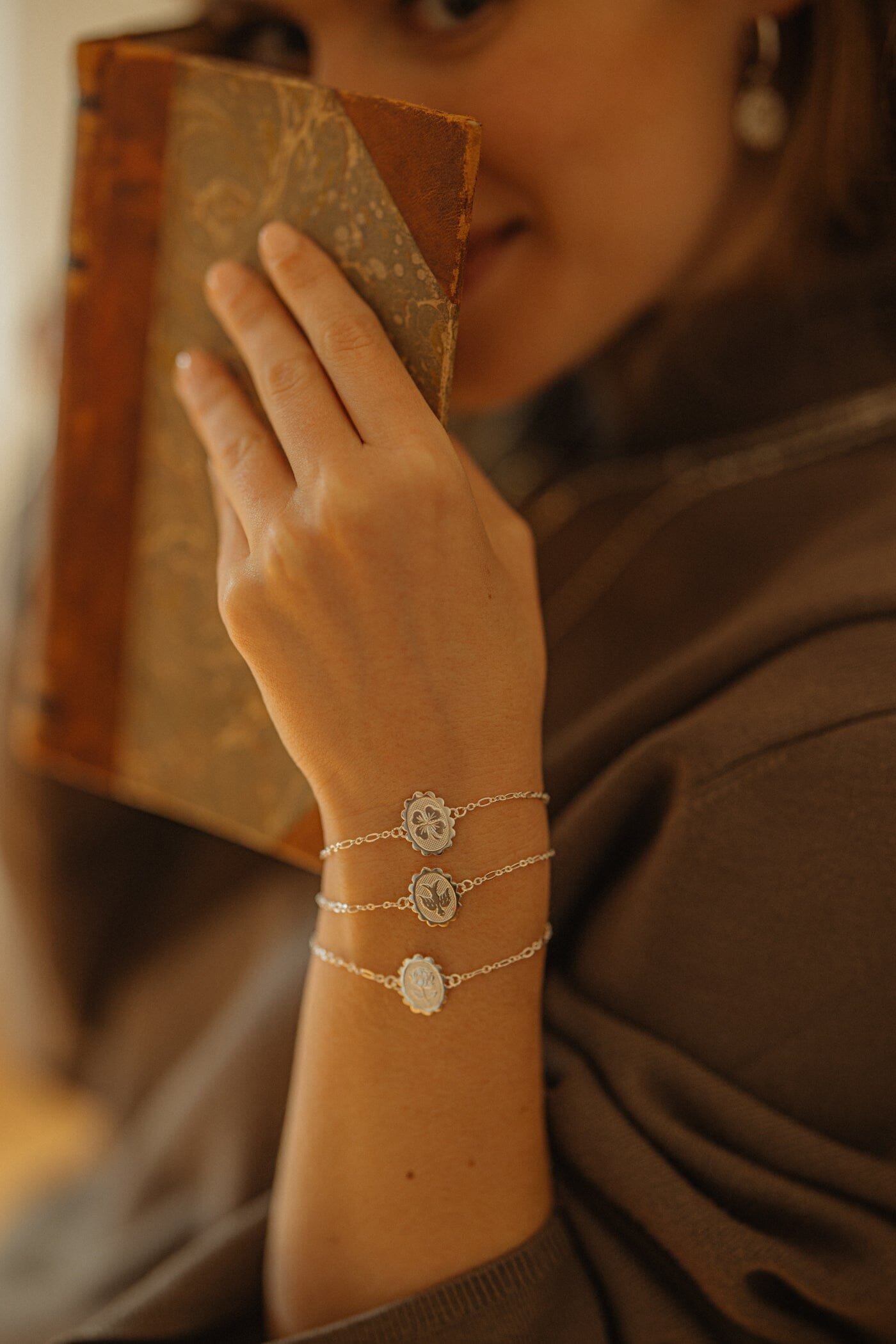 Silver plated flower bracelet Silver
