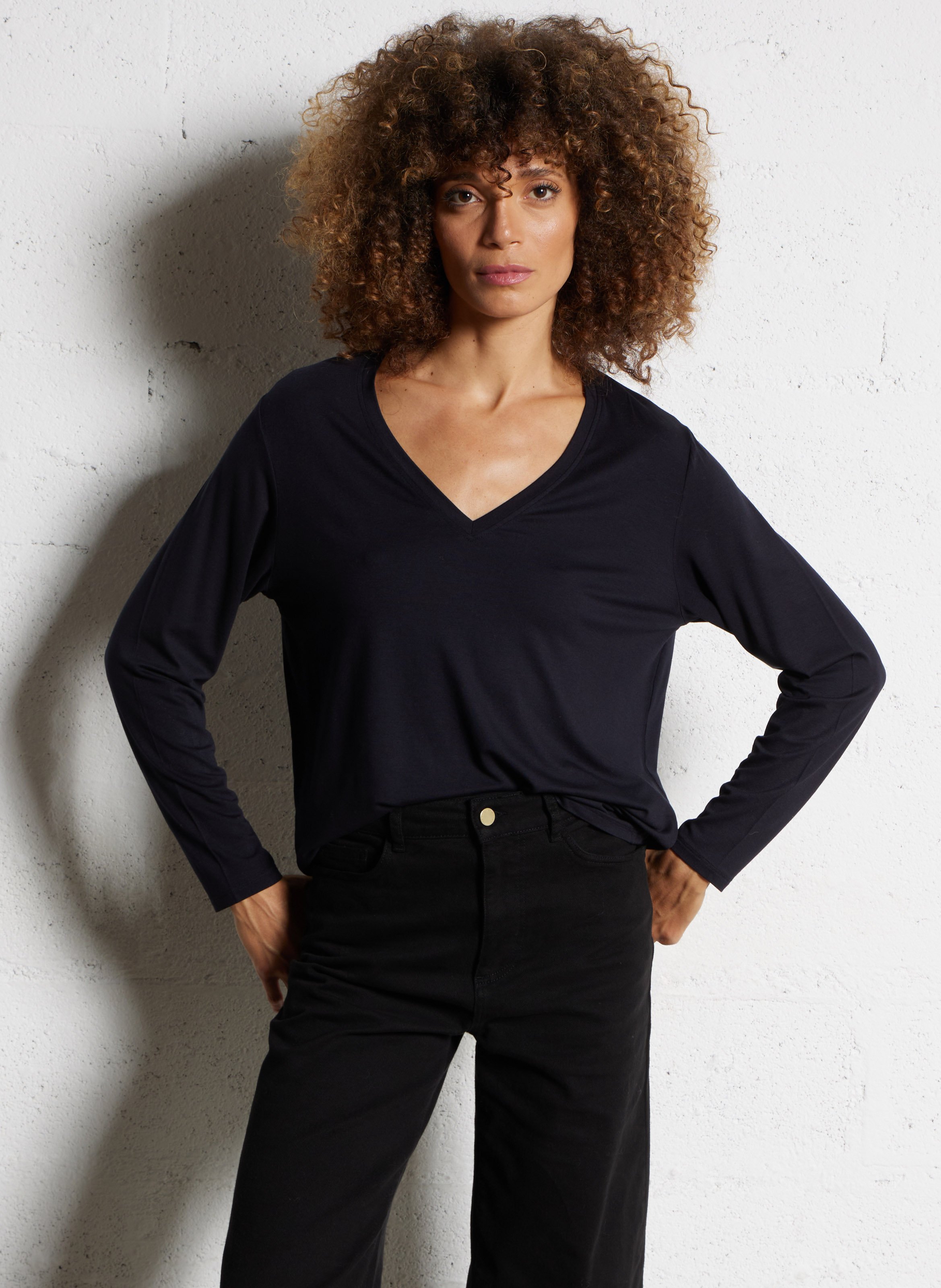 Tee-shirt droit col V MAJESTIC FILATURES Bleu