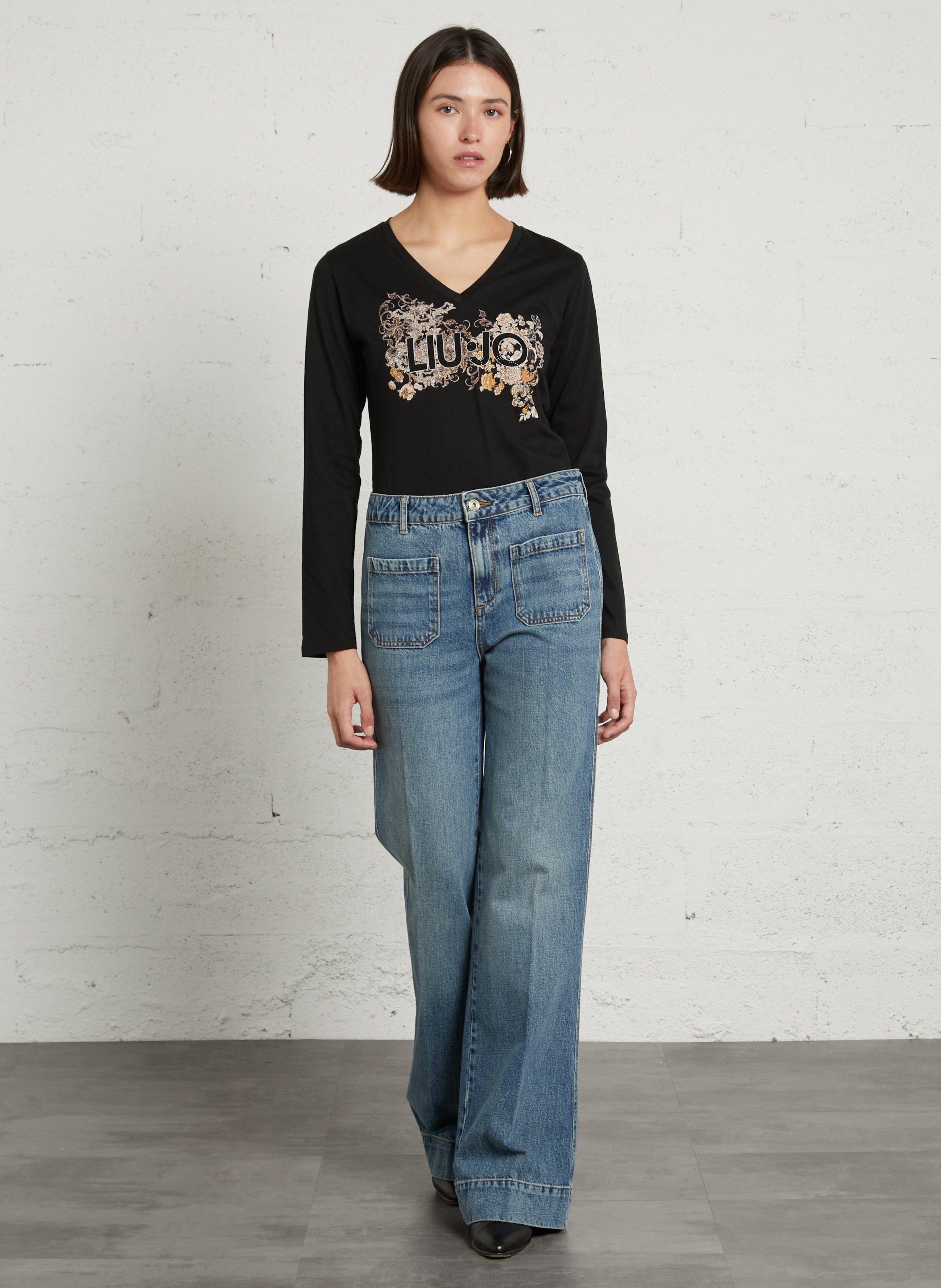 Gerader T-Shirt mit V-Ausschnitt, bedruckt mit Strass, aus Baumwolle. LIU JO Schwarz