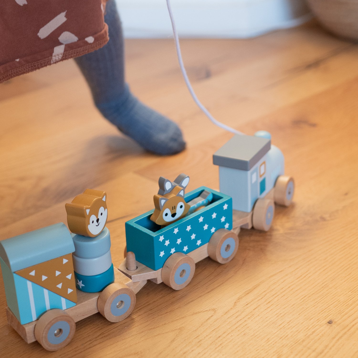 Small wooden zoo animal train with star pattern KINDSGUT Green