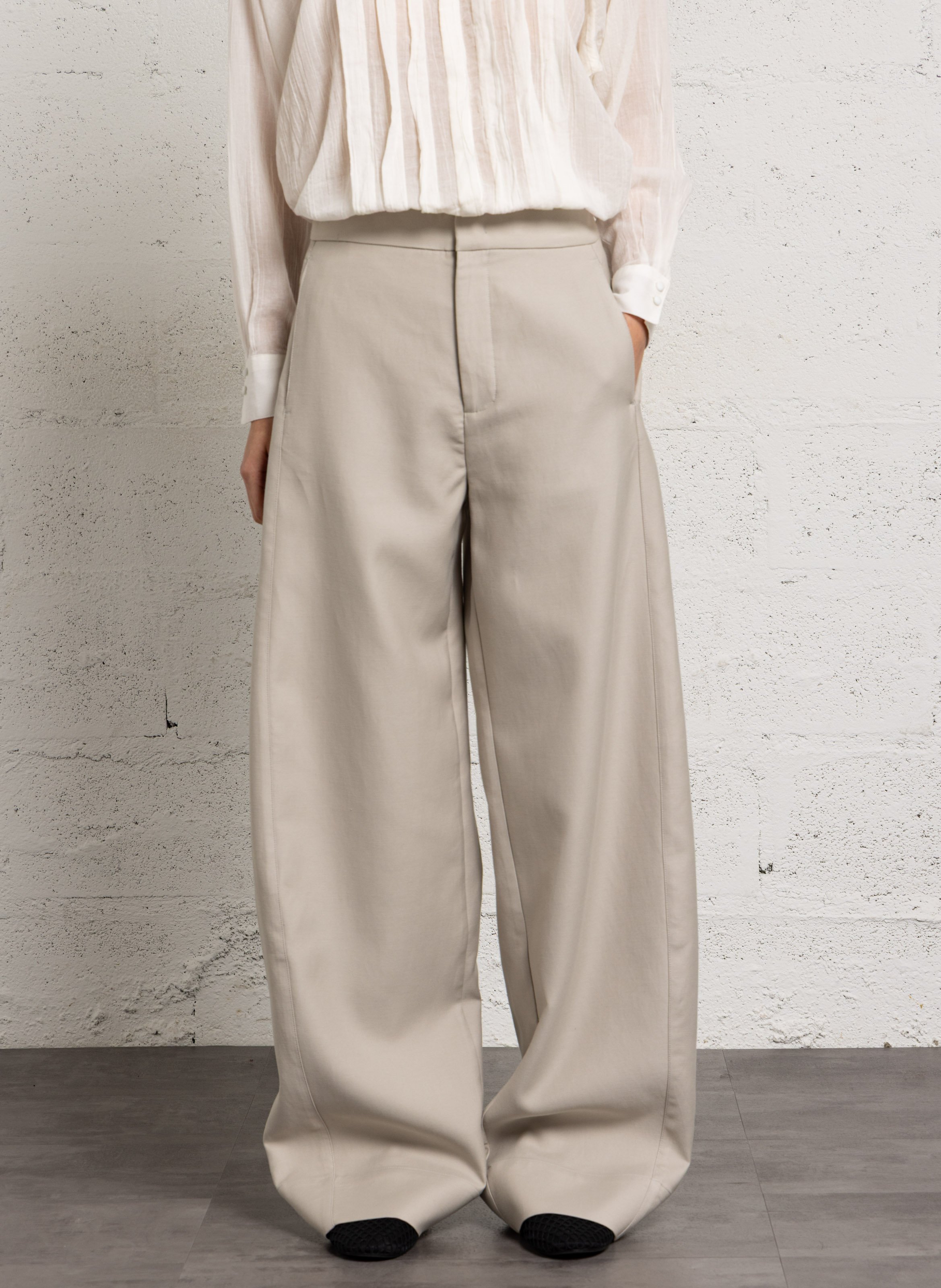 High-waisted wide-leg trousers in a solid color SOEUR Grey