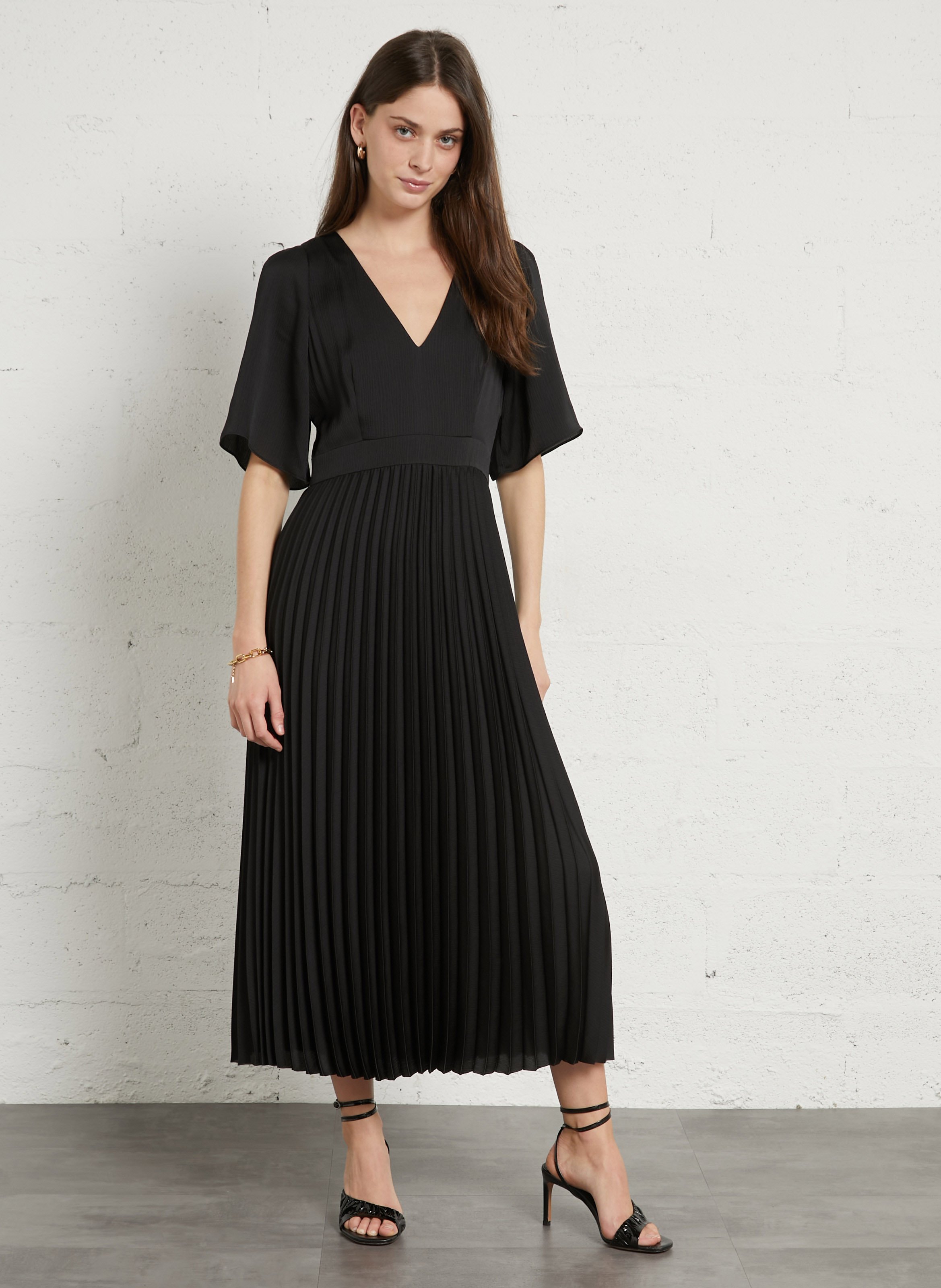 Lange jurk met V-hals en plissérok MAISON 123 Zwart