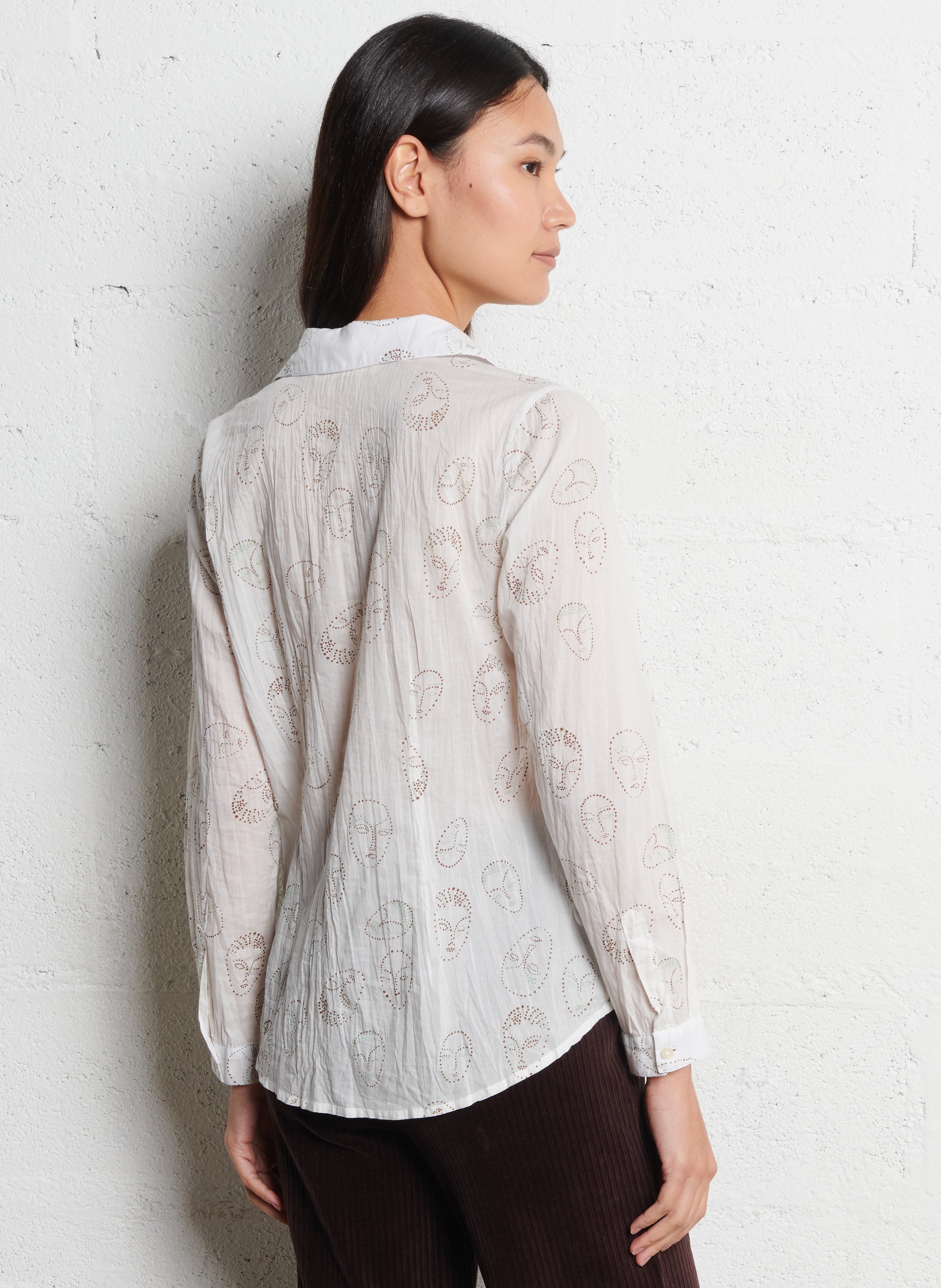 Fitted printed shirt in crinkled cotton. NICE THINGS Beige