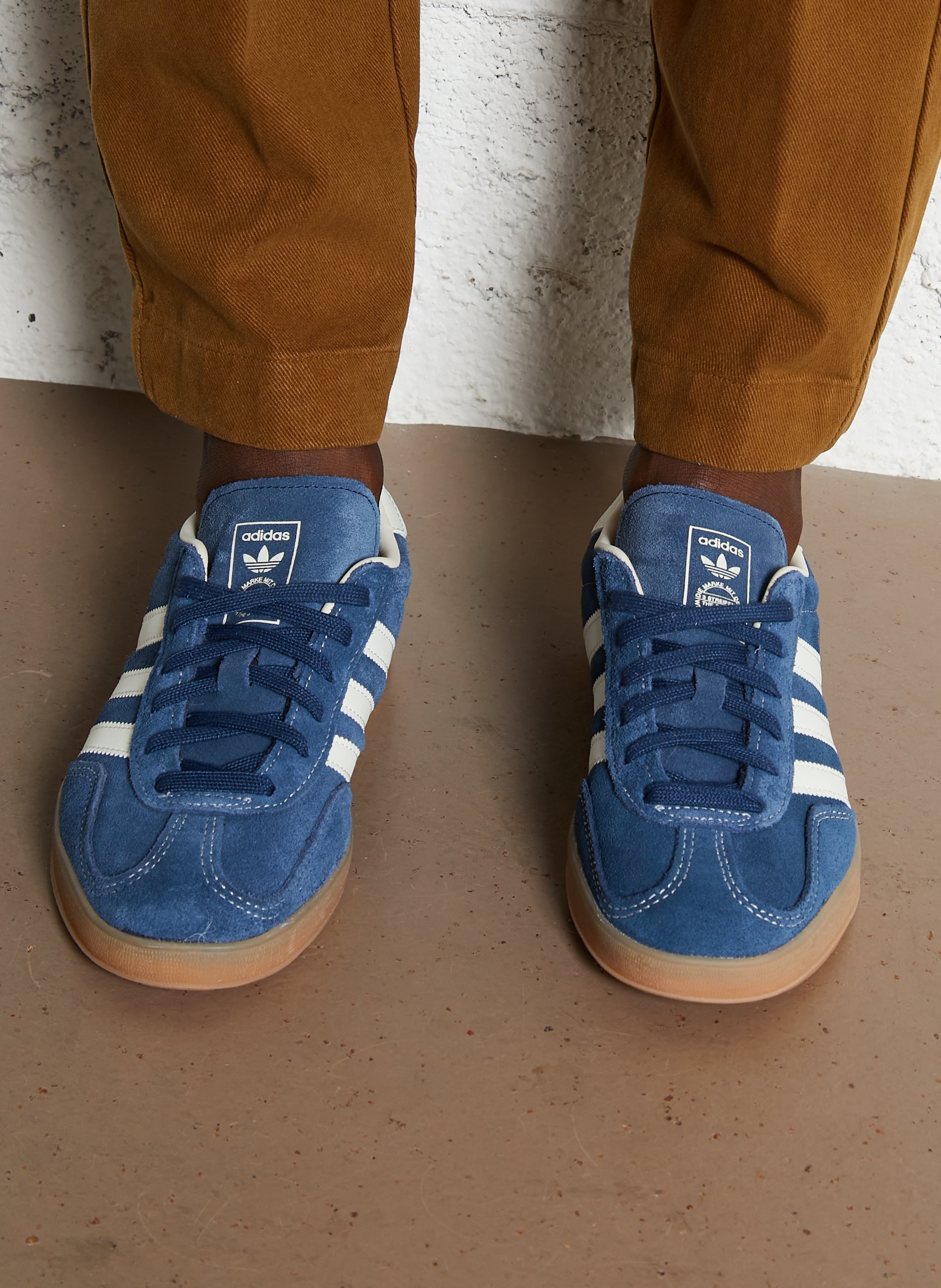 Baskets basses en cuir velours ADIDAS Bleu