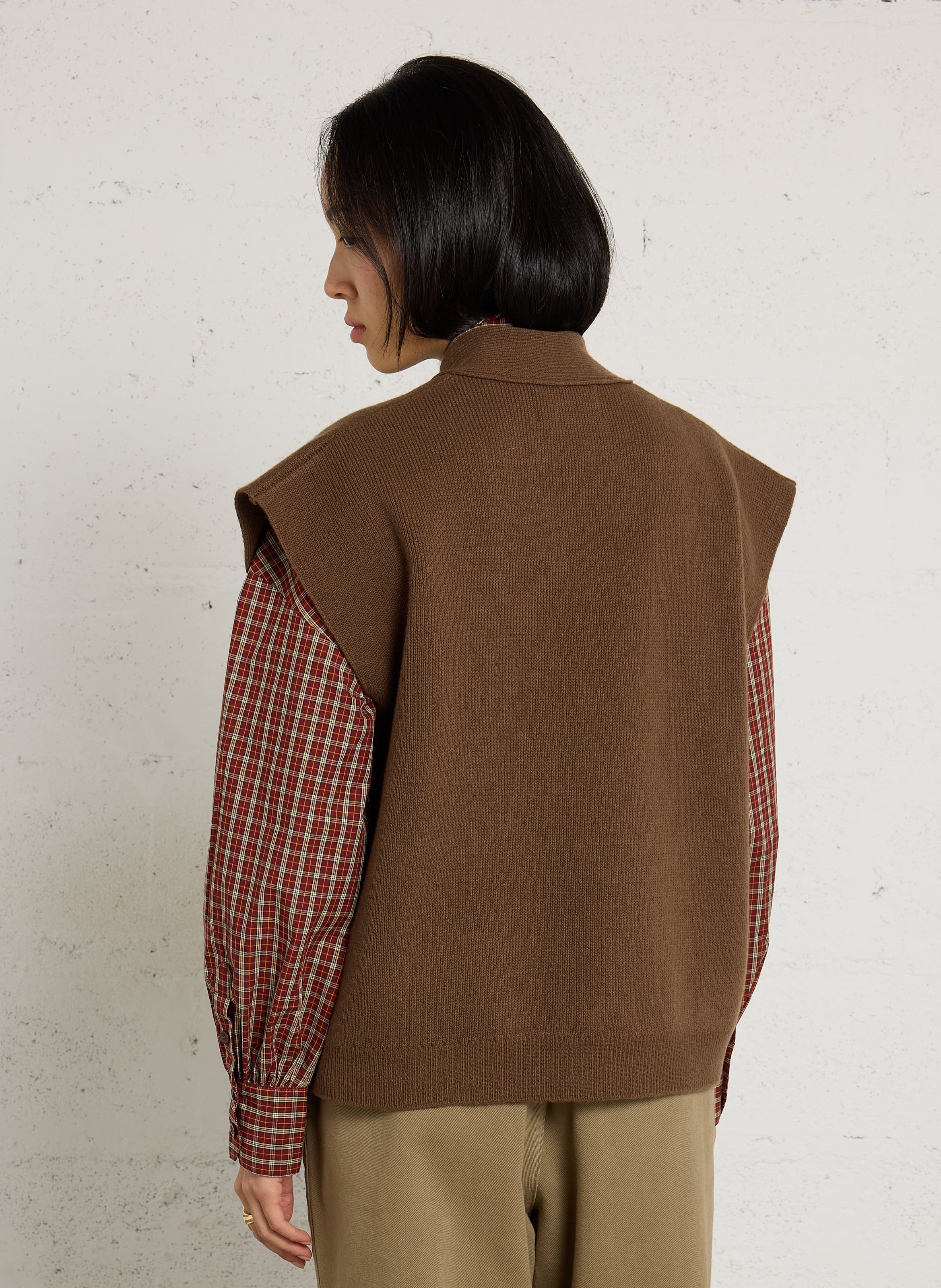V-hals vest in effen wol met rechte pasvorm BELLEPIECE Bruin