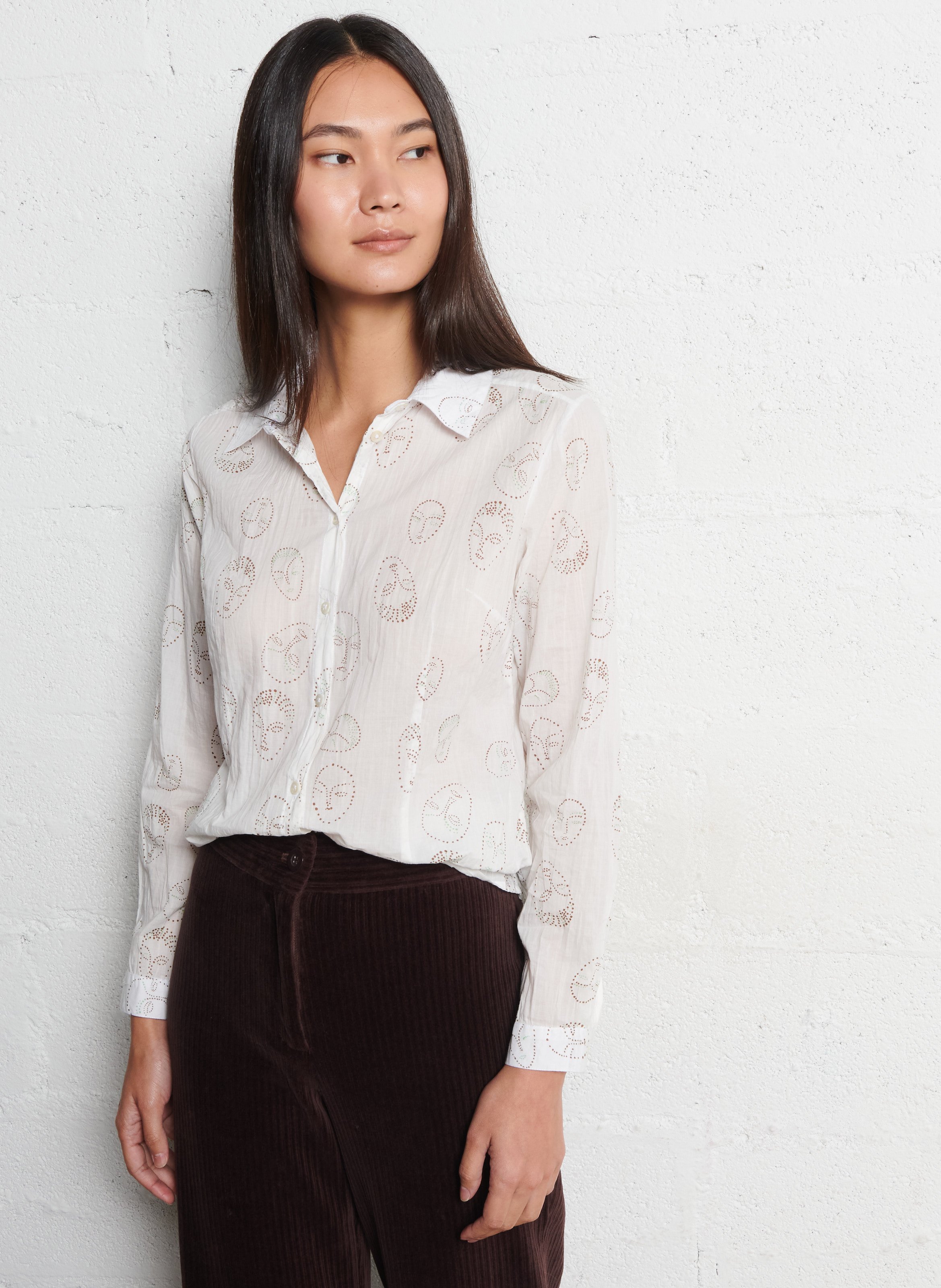 Fitted printed shirt in crinkled cotton. NICE THINGS Beige