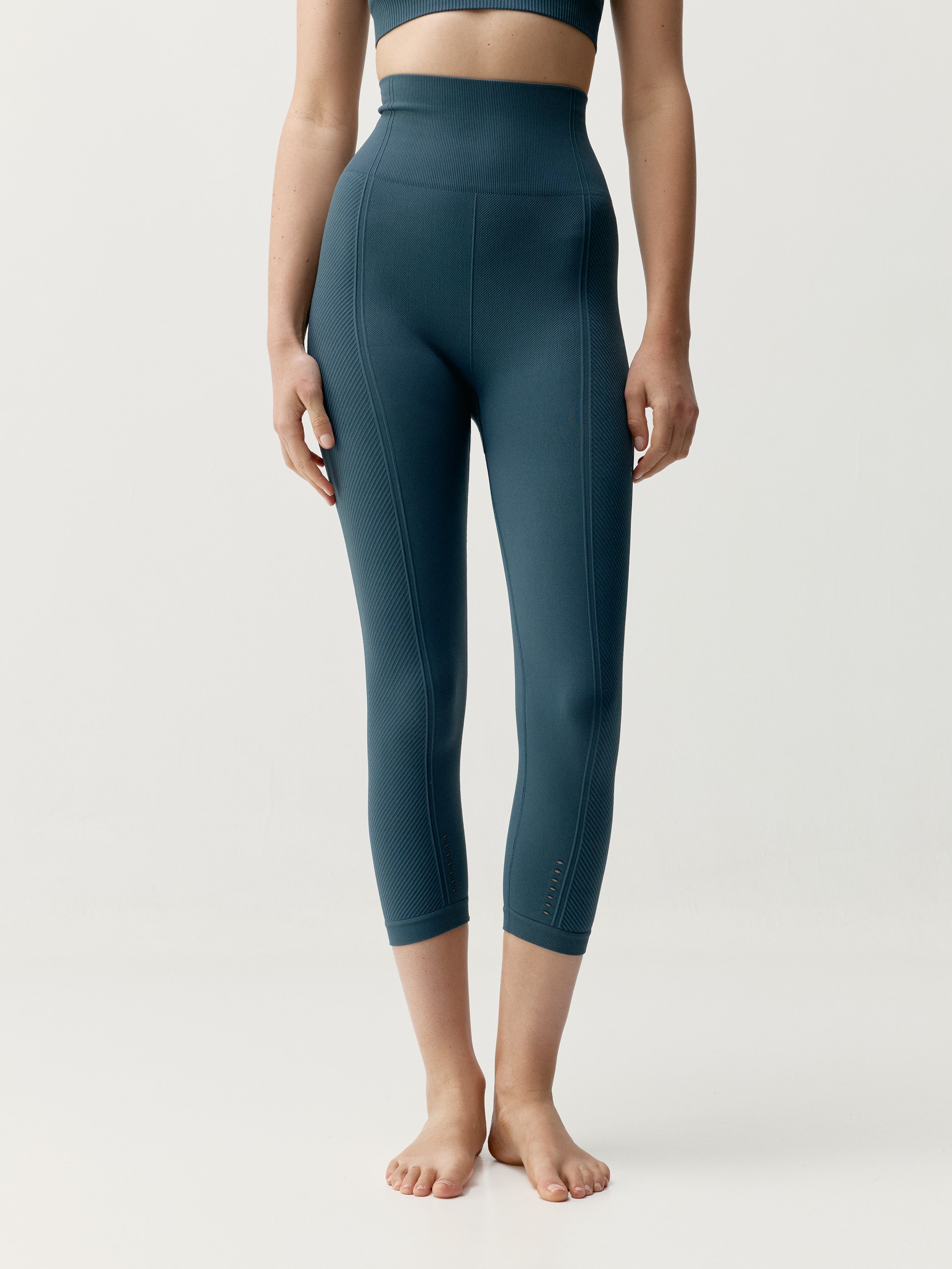 Seamless Capri Sports Legging BORN LIVING YOGA Blue