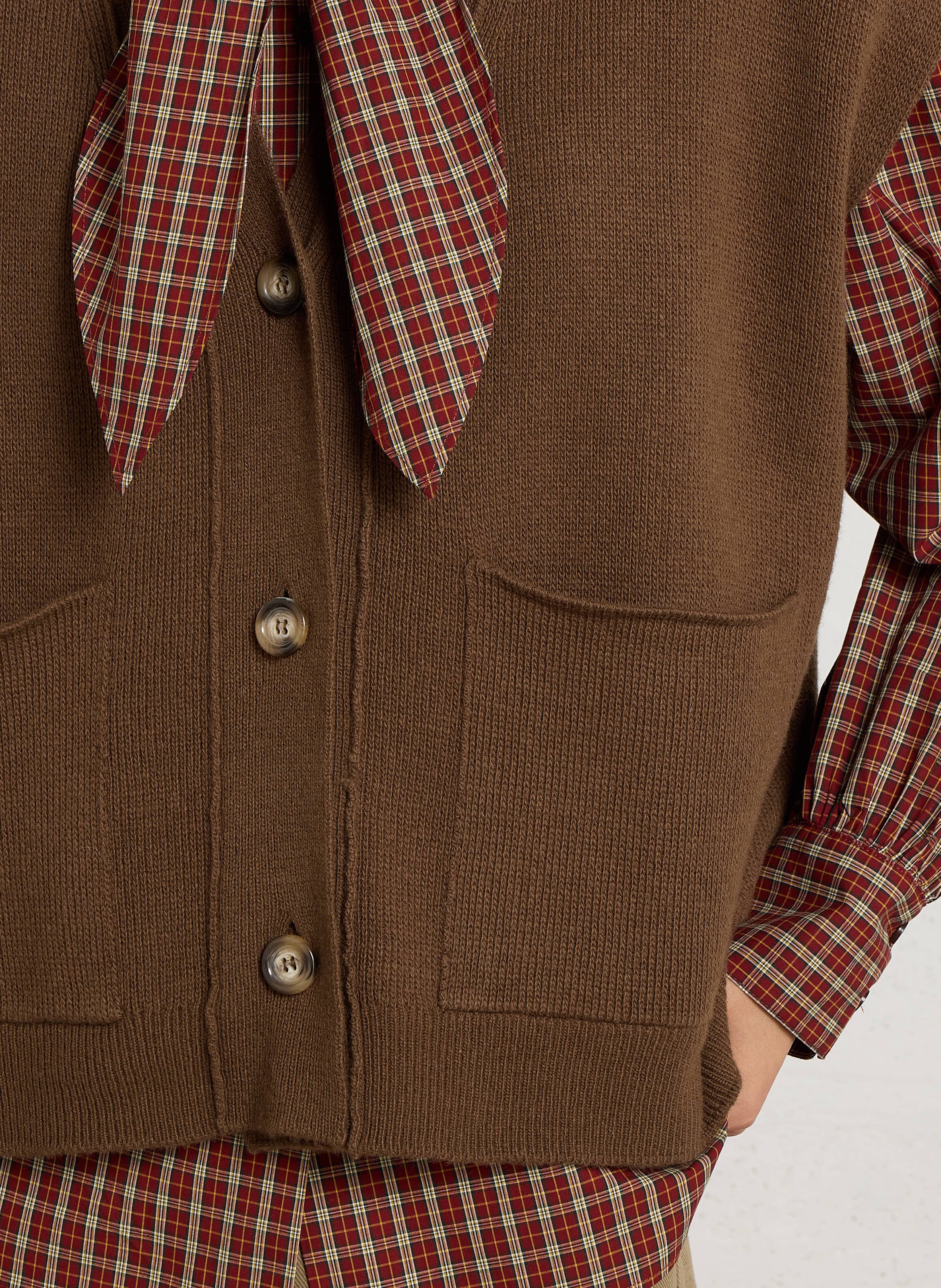 V-hals vest in effen wol met rechte pasvorm BELLEPIECE Bruin
