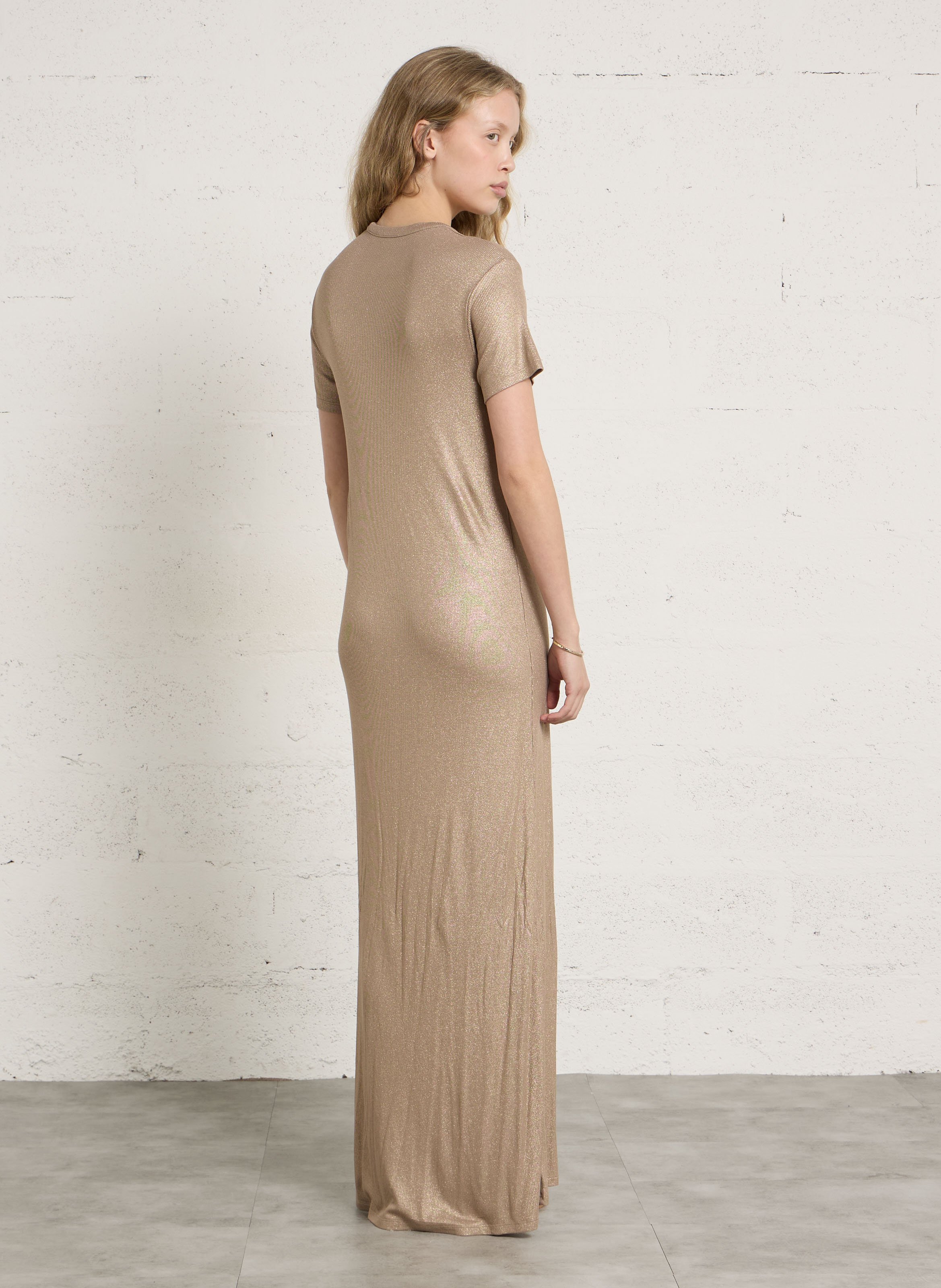 Lange vloeiende jurk met ronde hals en pailletten MAJESTIC FILATURES Beige