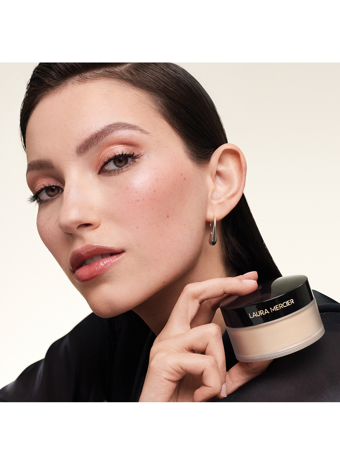 Indulgent Icons - Translucent Loose Setting Powder + Puff LAURA MERCIER No color