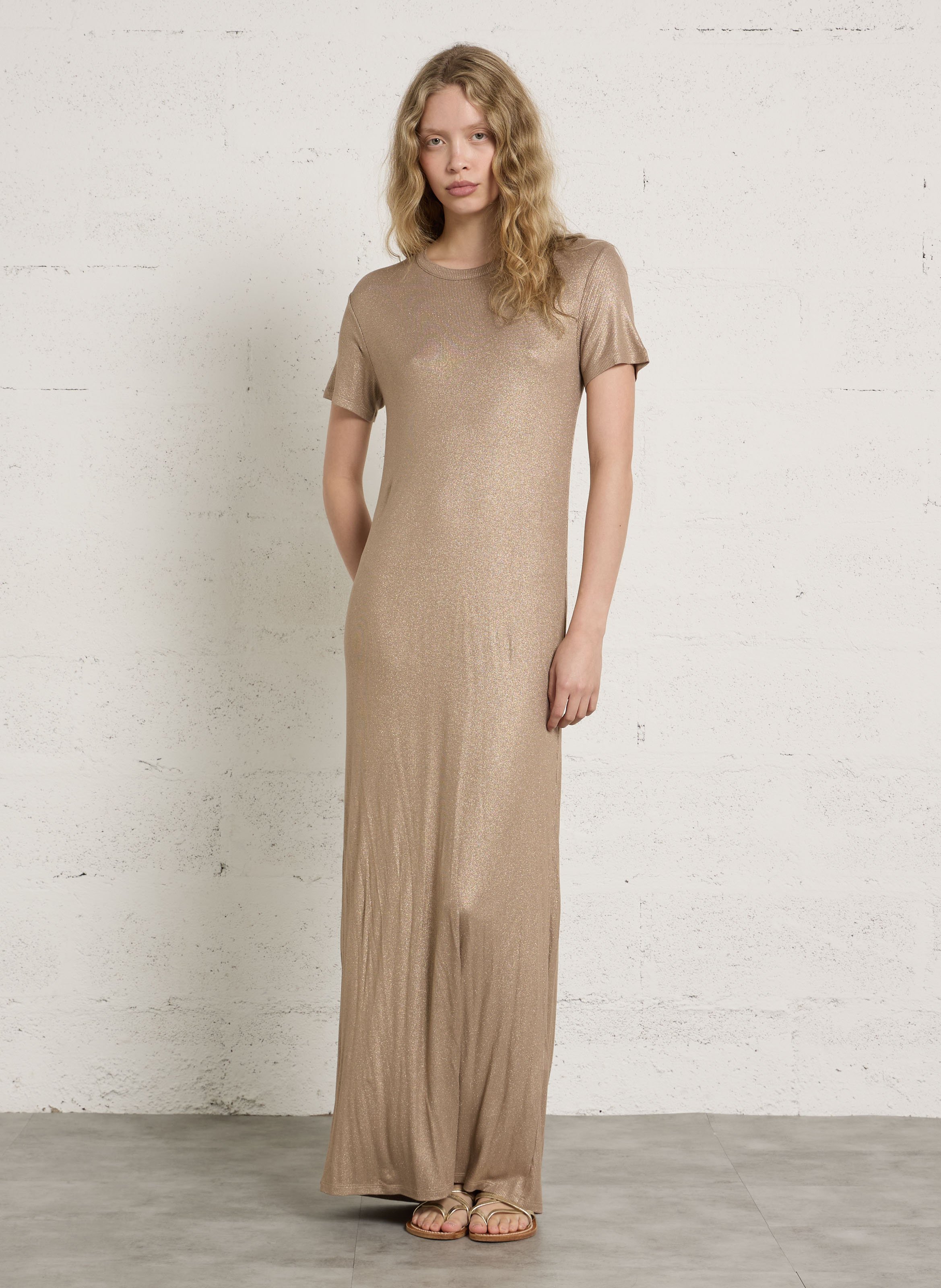 Lange vloeiende jurk met ronde hals en pailletten MAJESTIC FILATURES Beige