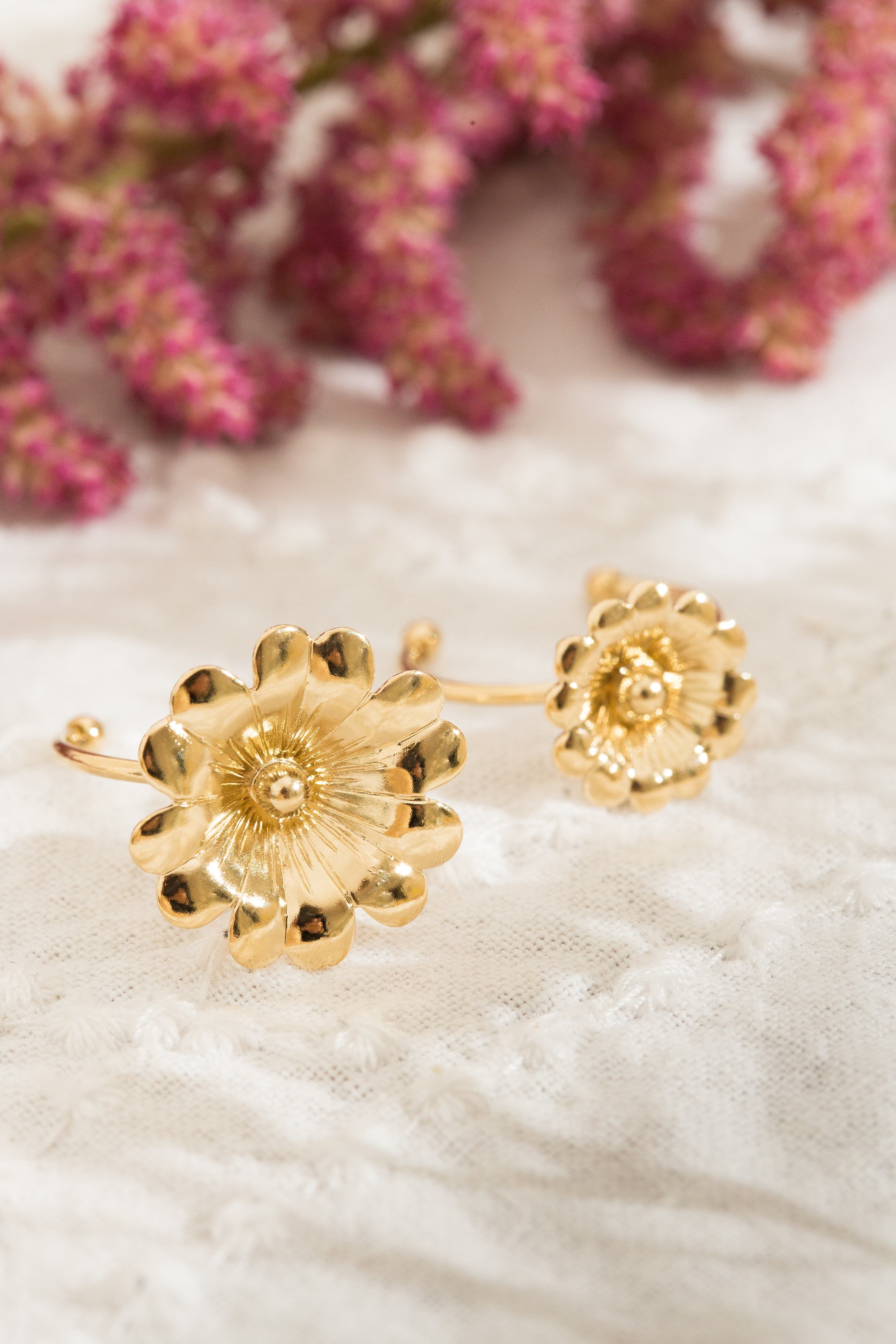 THÉIA - fine gold-plated flower maxi ring MONSIEUR SIMONE Golden