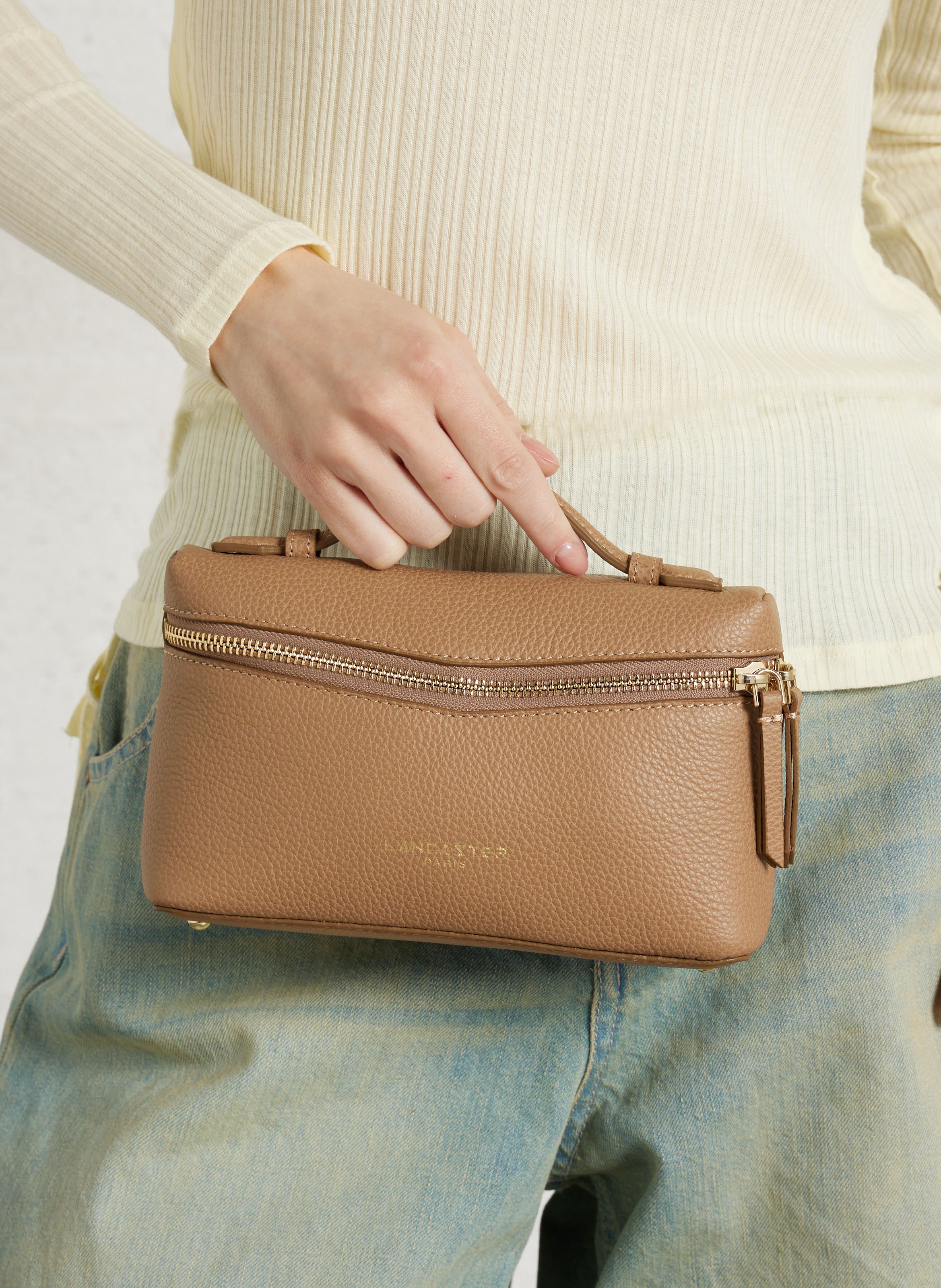 Sac bandoulière en cuir LANCASTER PARIS Beige