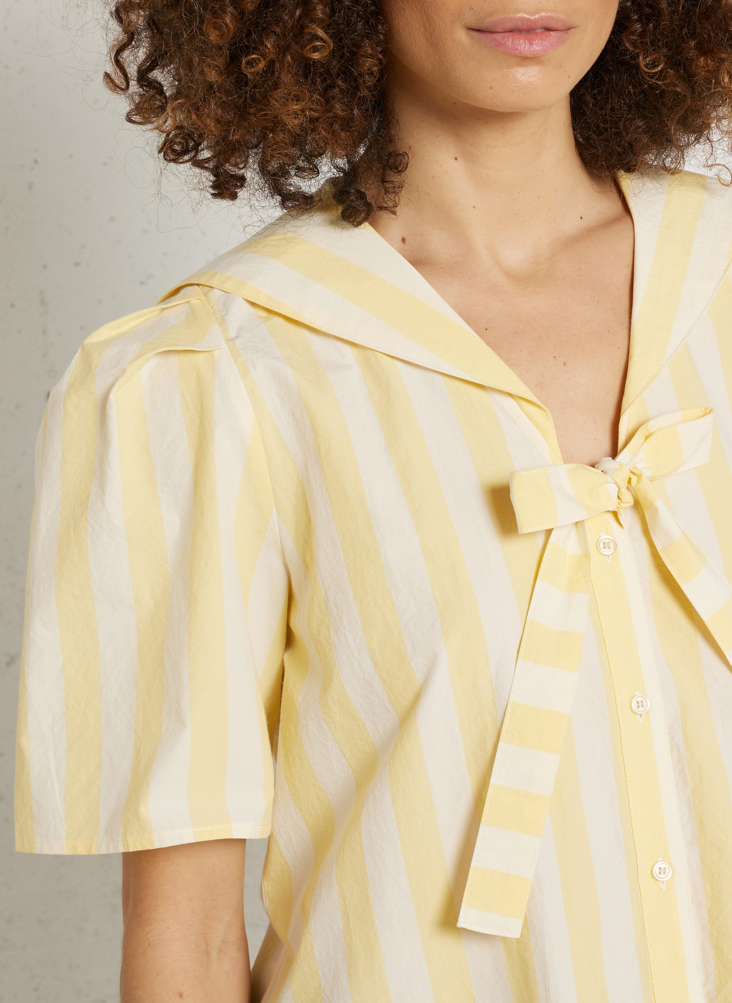 Chemisier court rayé à revers THE TINY BIG SISTER Jaune