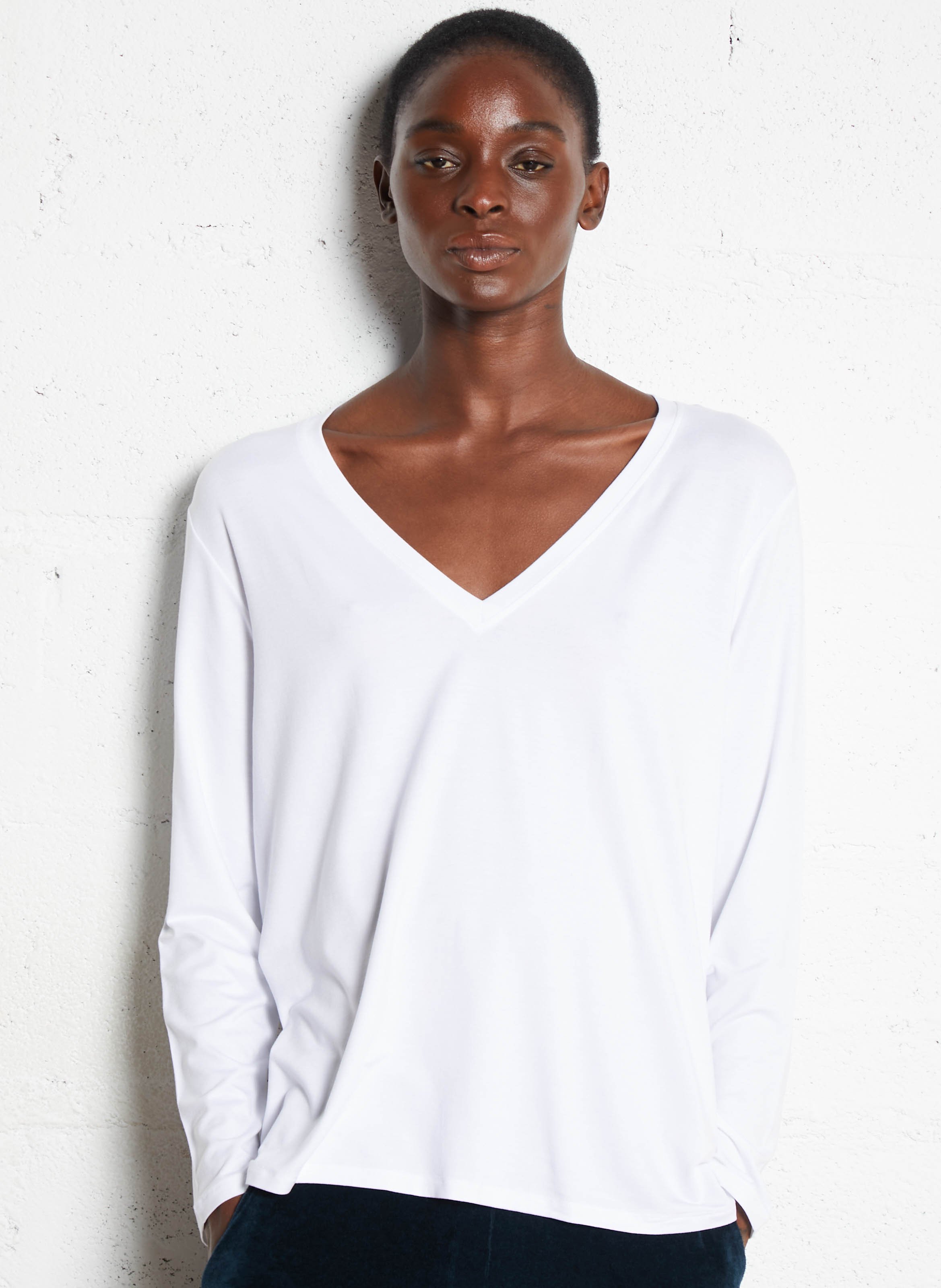 Tee-shirt droit col V MAJESTIC FILATURES Blanc