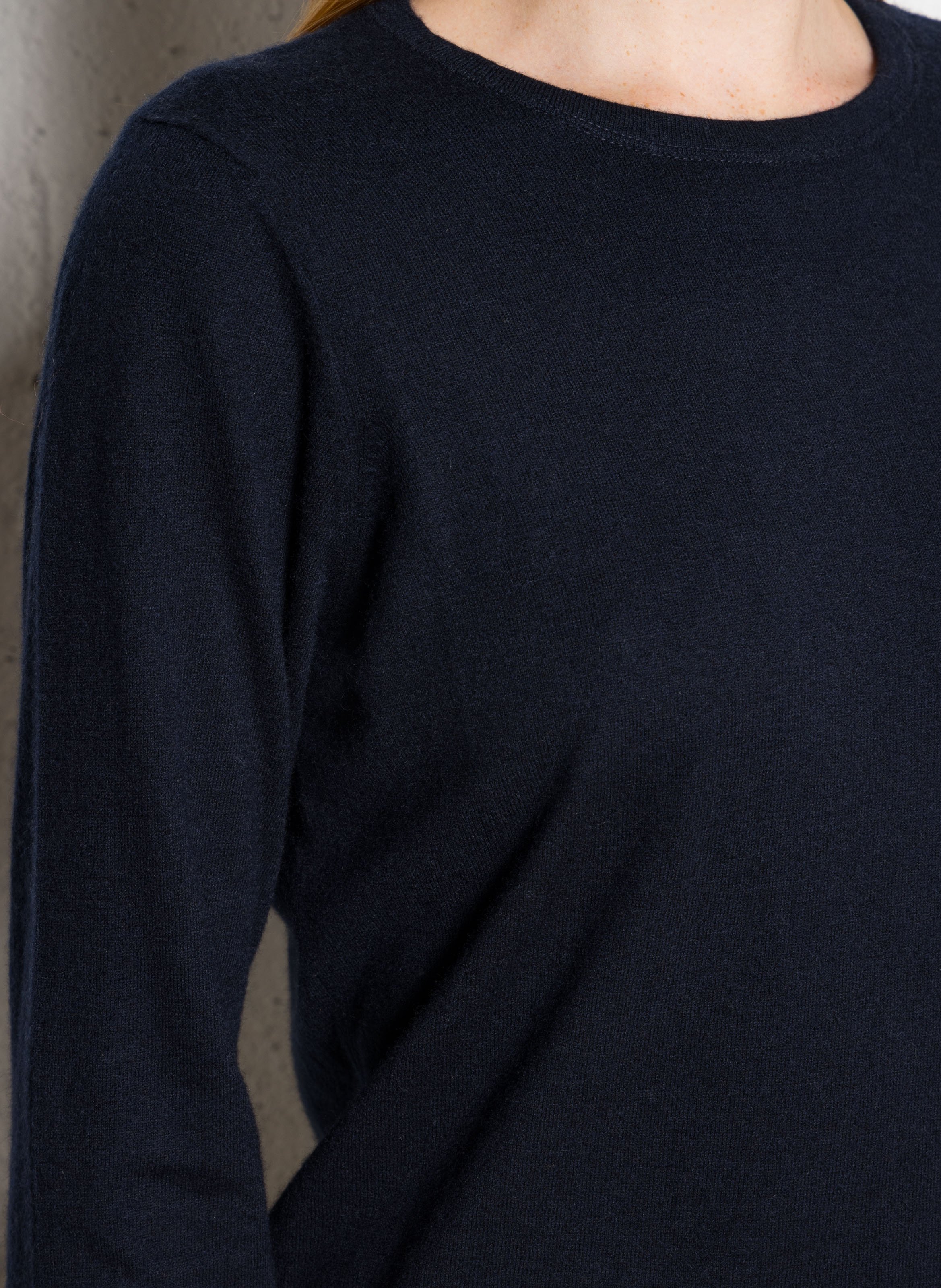 Cashmere round neck straight top MAJESTIC FILATURES Blue