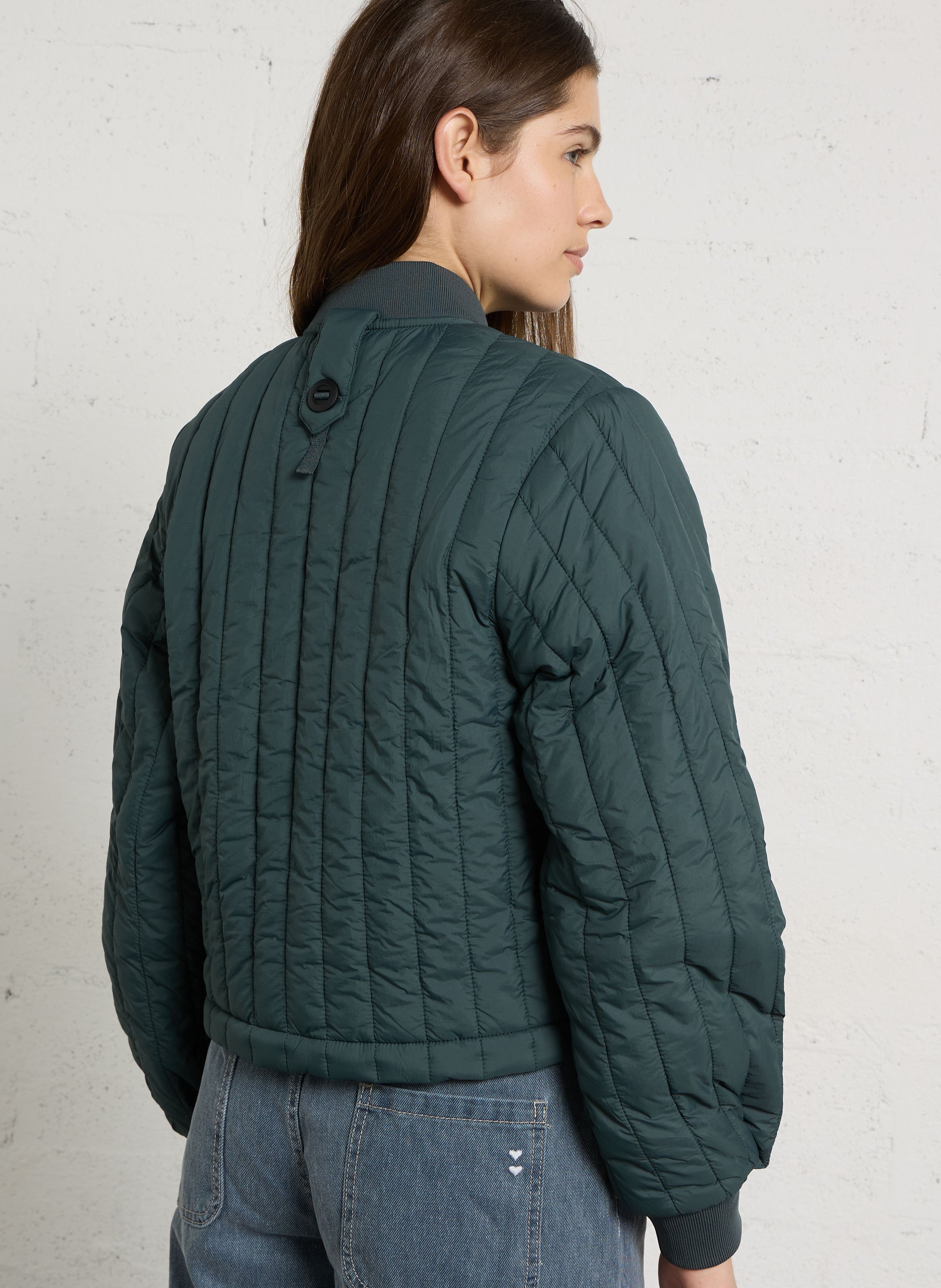 Einfarbige gesteppte gerade Jacke. RAINS Grun