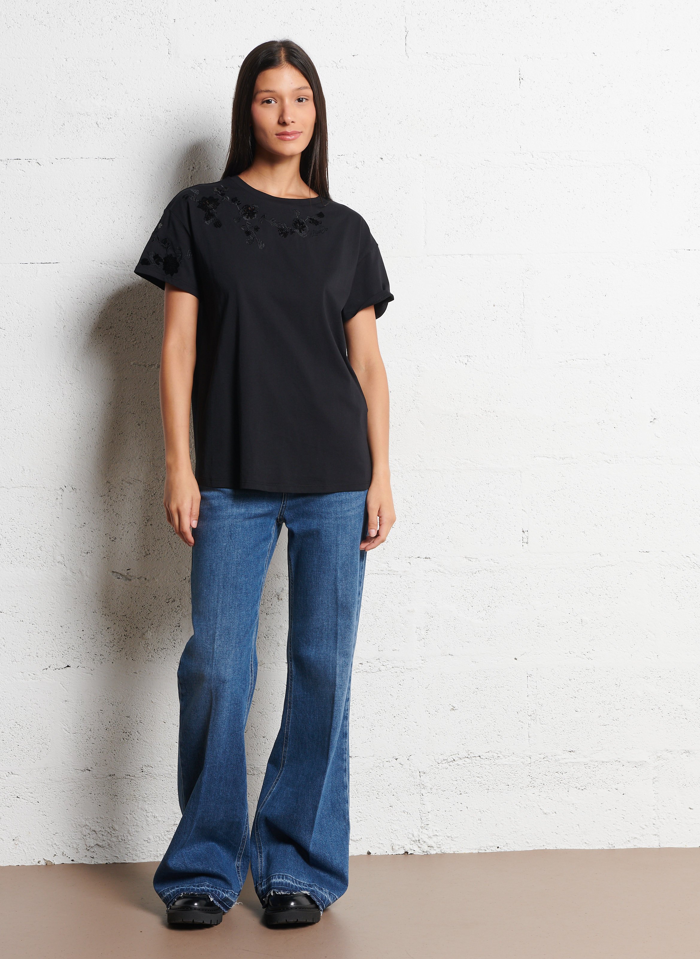 Short-sleeved T-shirt with sequin embroidery LIU JO Black
