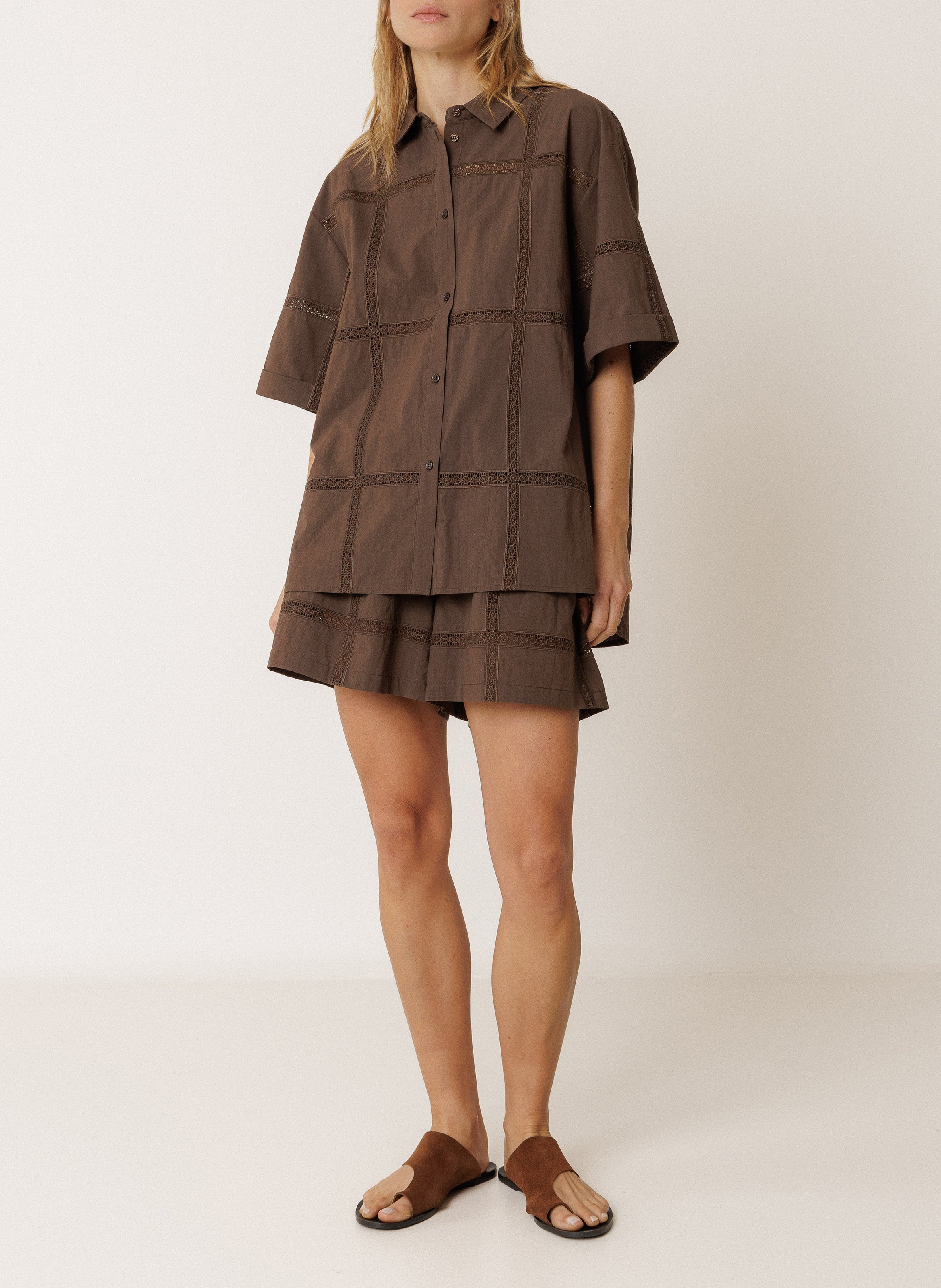 Short taille haute en dentelle INDI & COLD Marron