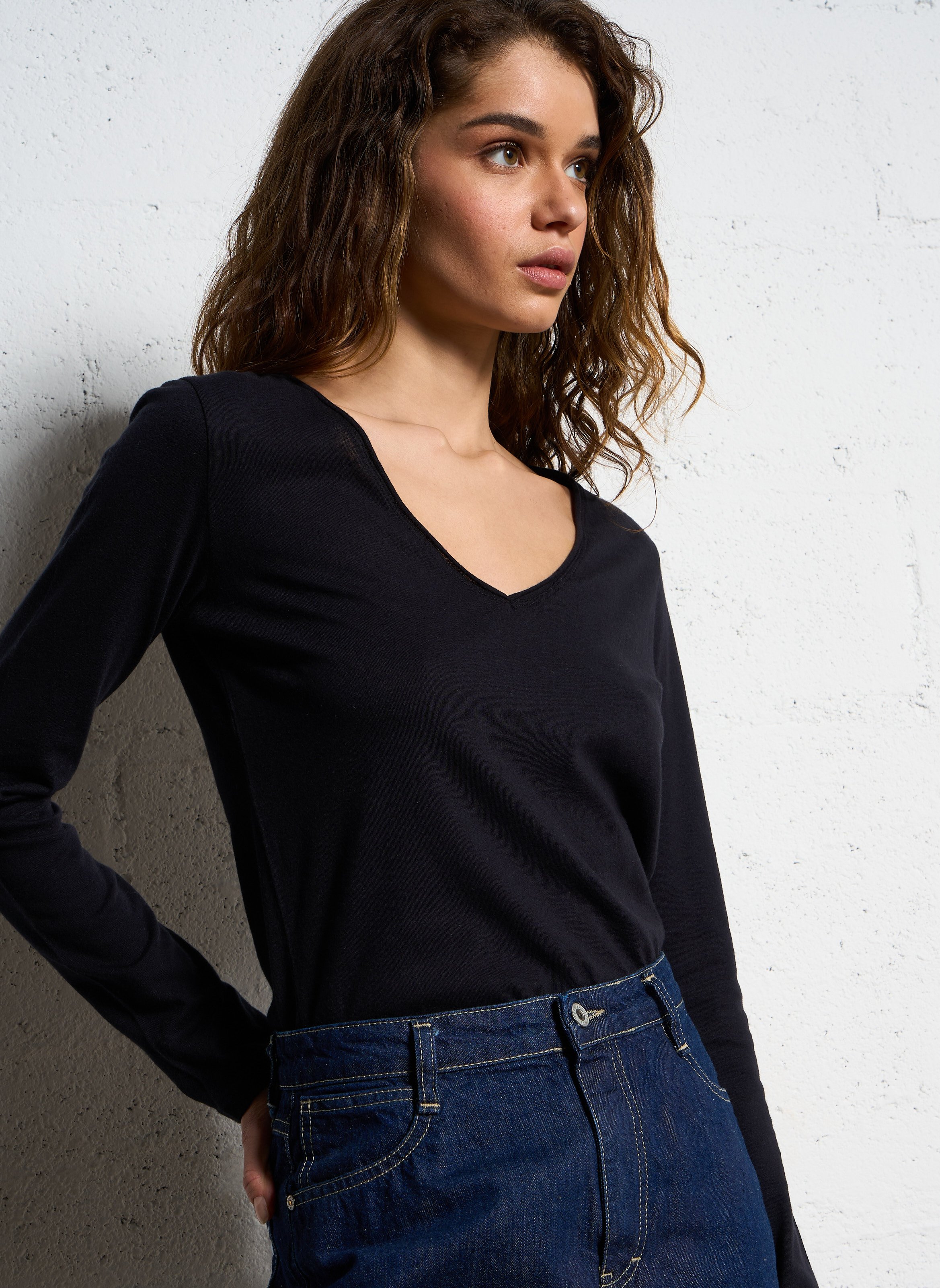 Tee-shirt col V en coton mélangé MAJESTIC FILATURES