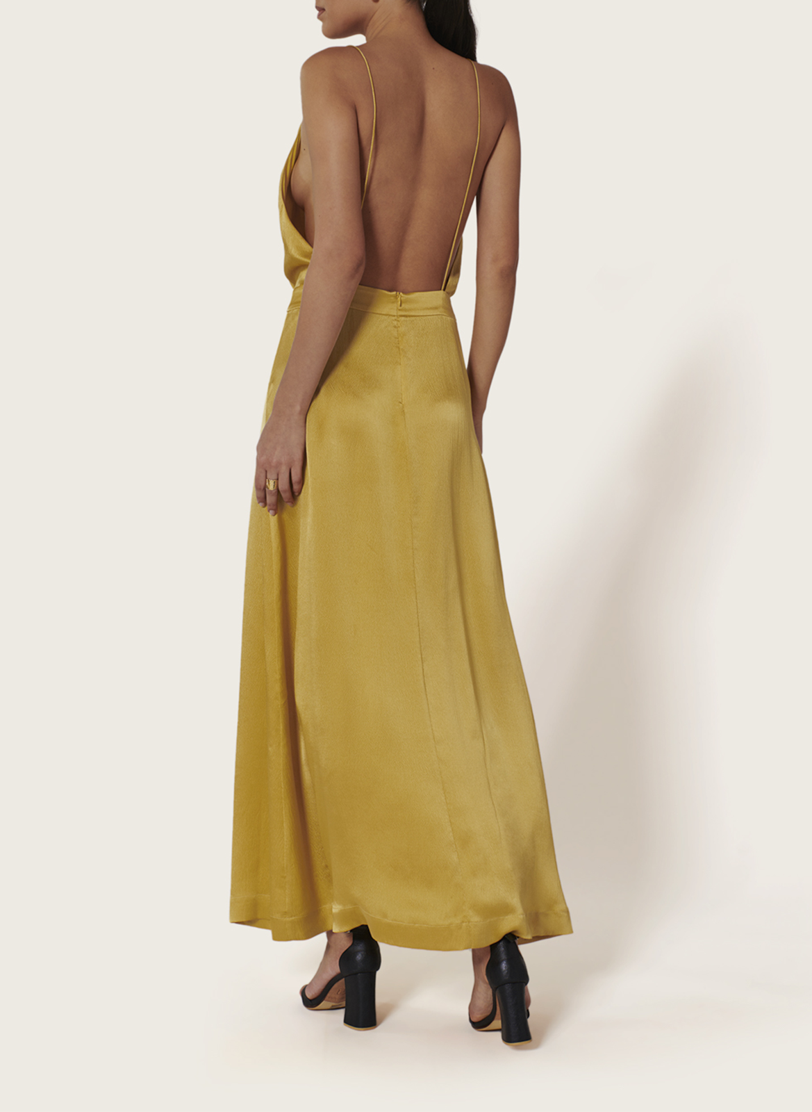 Lange, zijden jurk met V-decolleté KARMA KOMA Geel