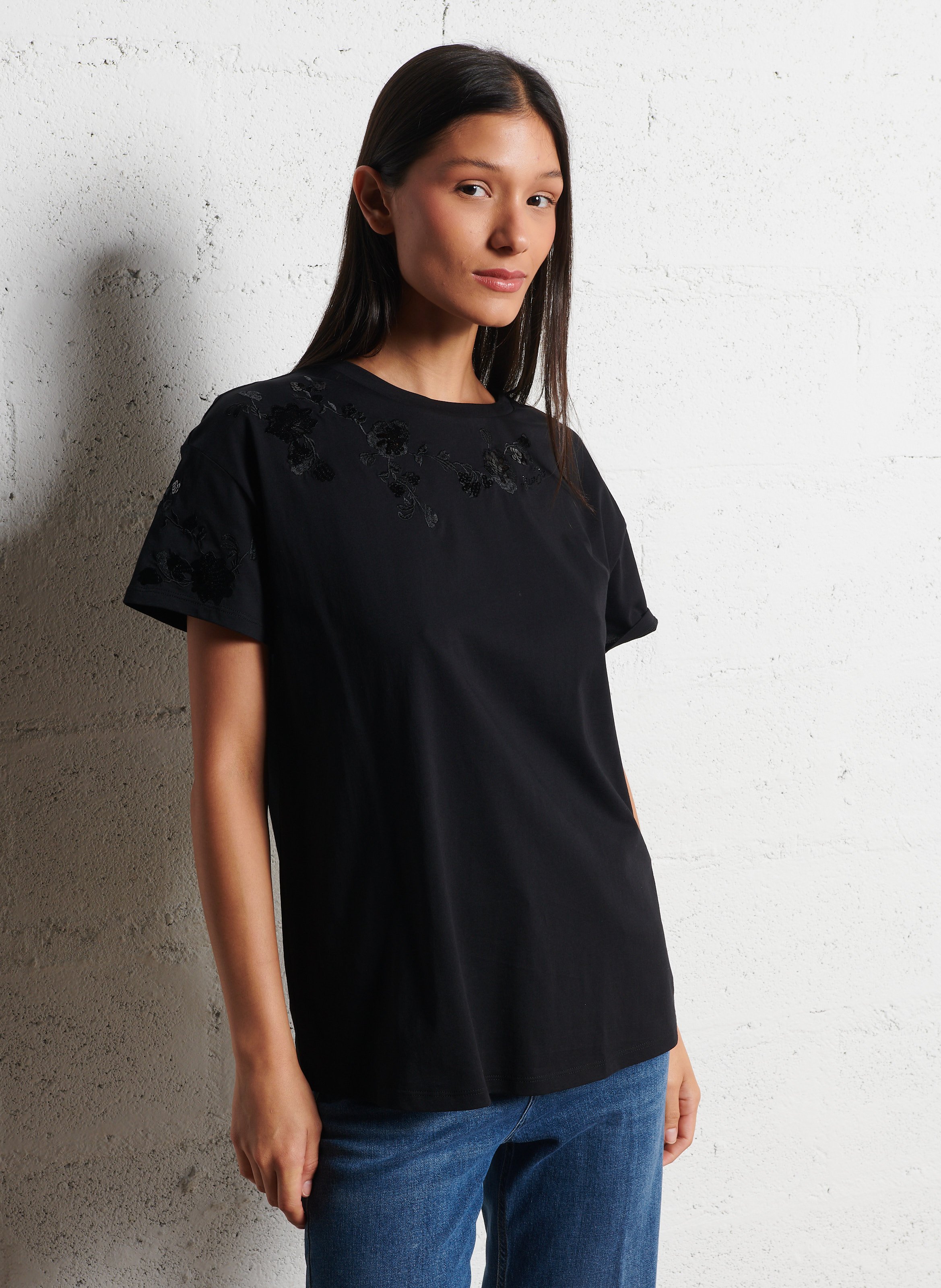 Short-sleeved T-shirt with sequin embroidery LIU JO Black