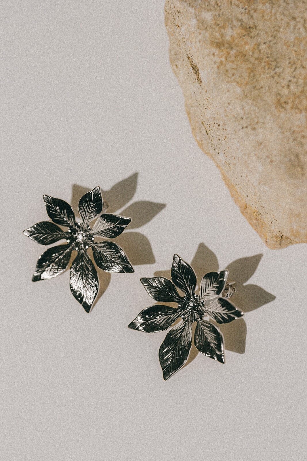 THÉIA - silver-plated flower stud earrings Silver