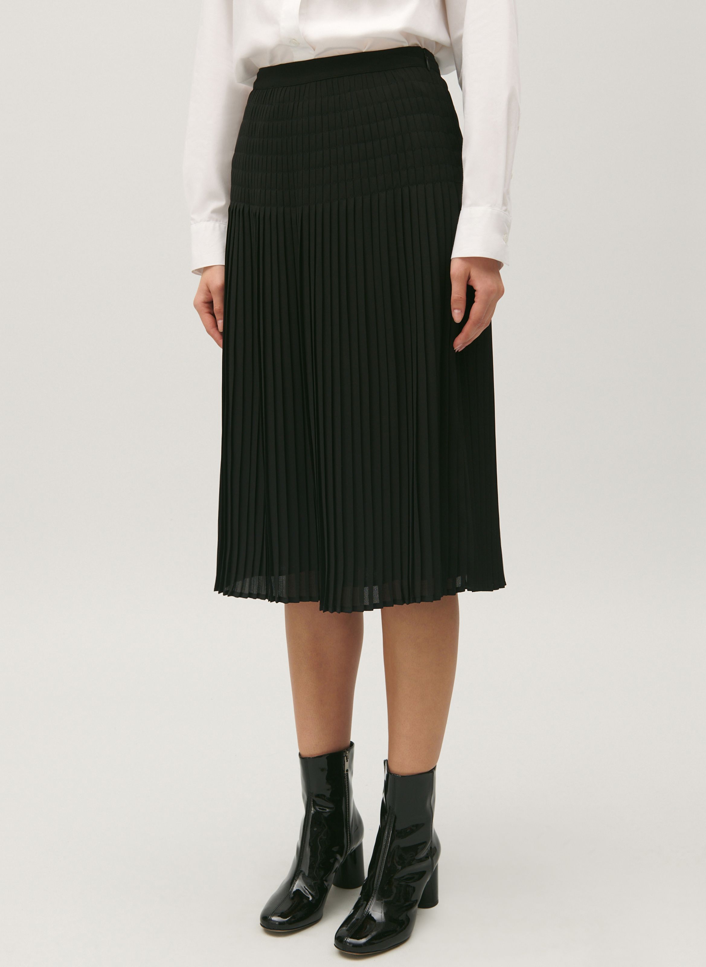 Black Long pleated skirt