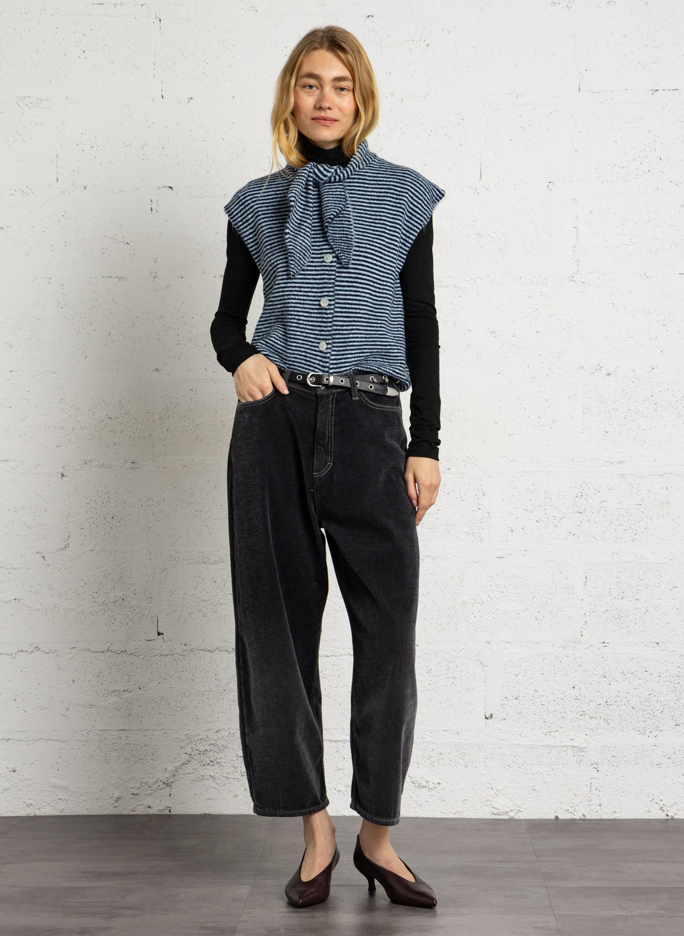 Gestreepte mouwloze gilet met strikkraag PLEASE Blauw