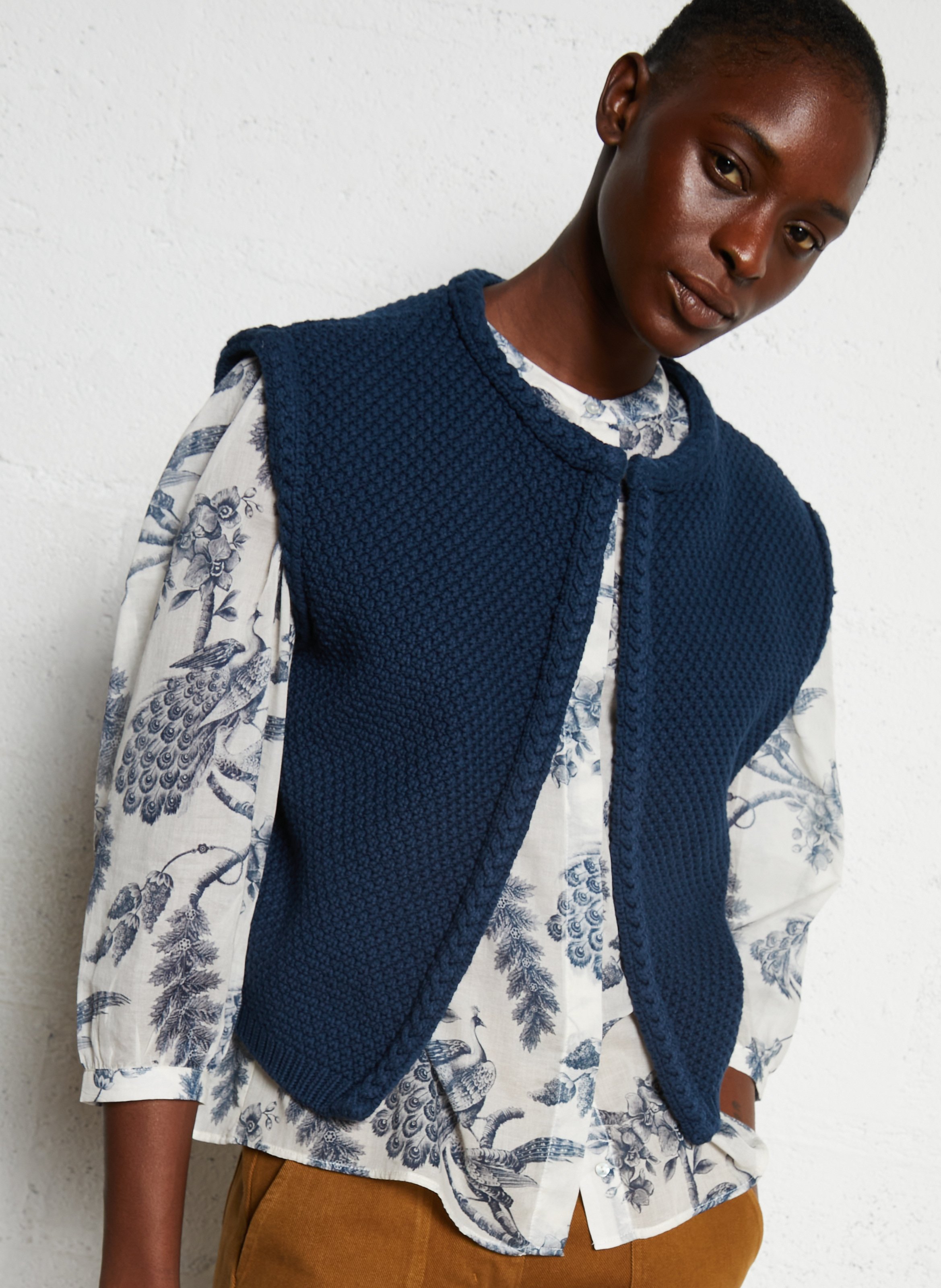 Solid knit sleeveless cardigan MAISON 123