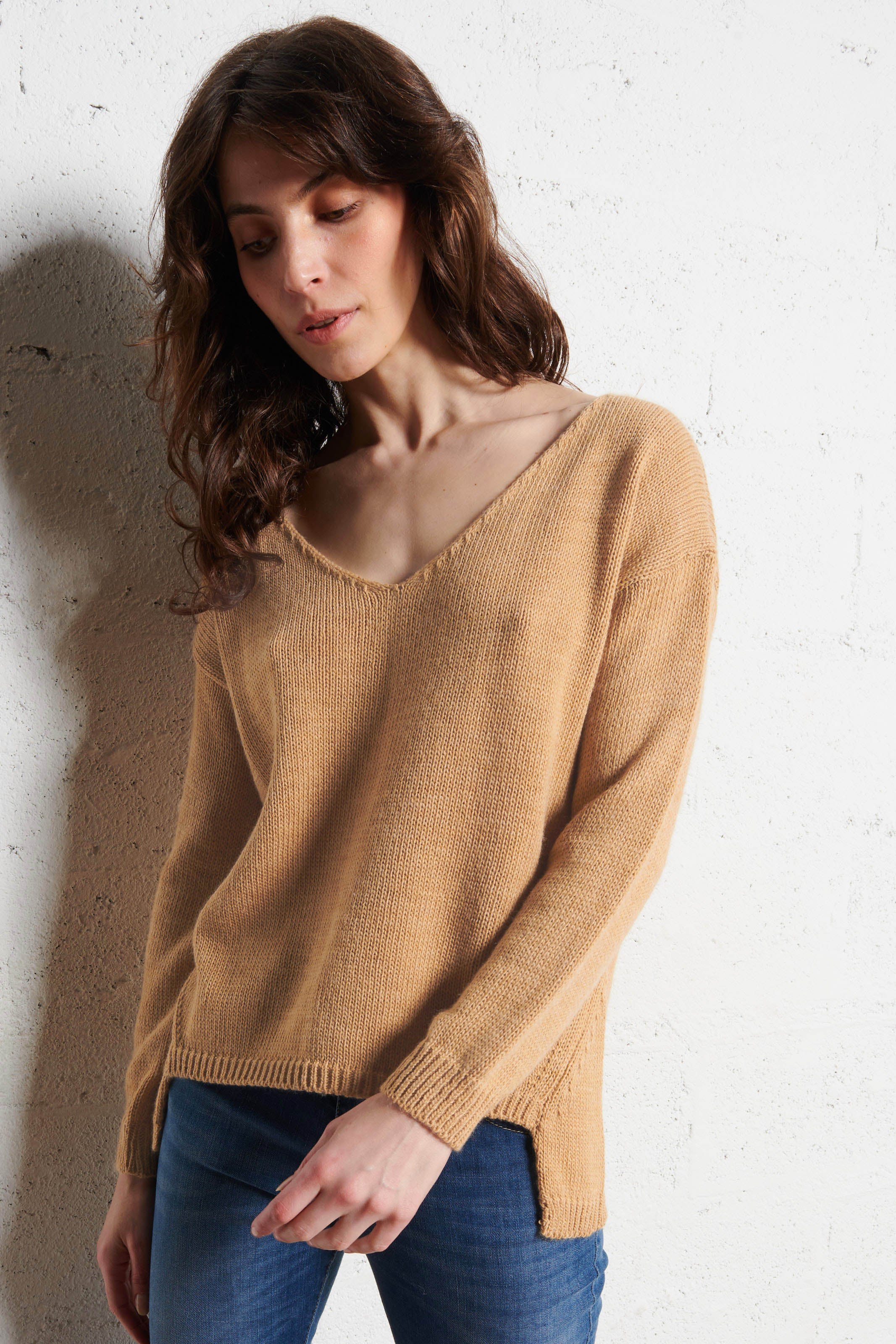 Pull V ample asymétrique uni PLEASE Marron