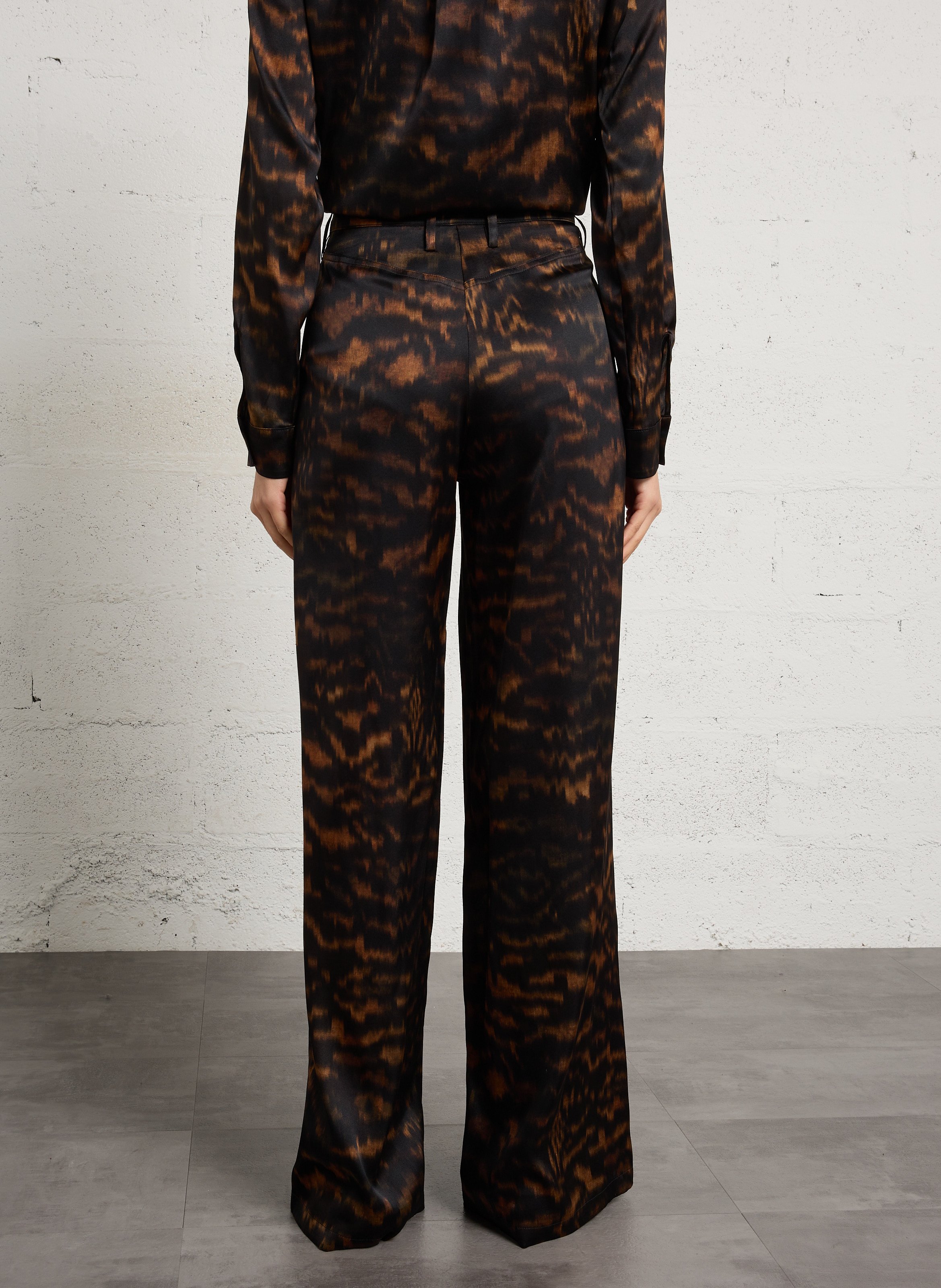 Wijde broek met print van een zijdenmix MOMONI Zwart