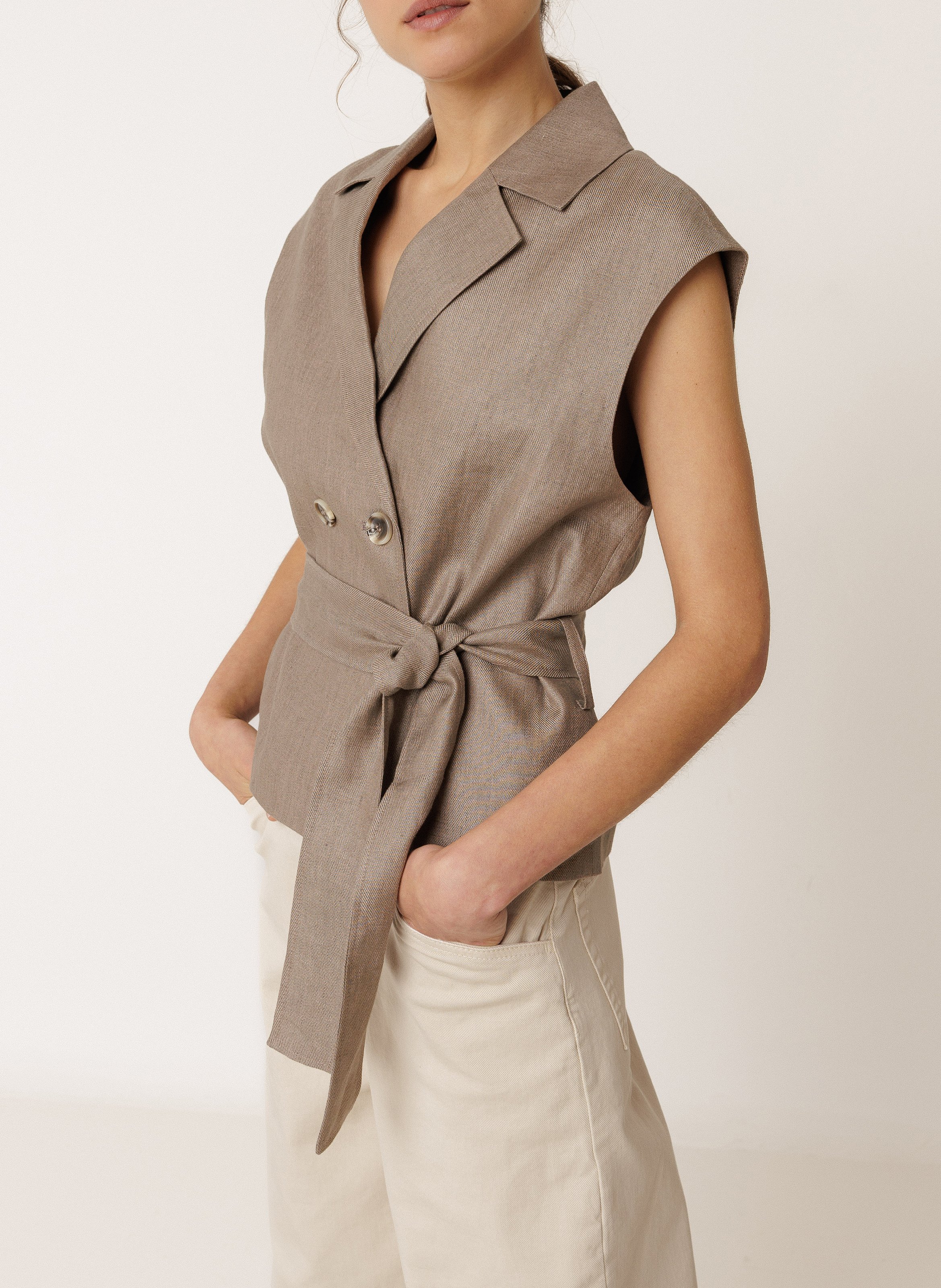 Veste tailleur sans manches ceinturée INDI & COLD Gris