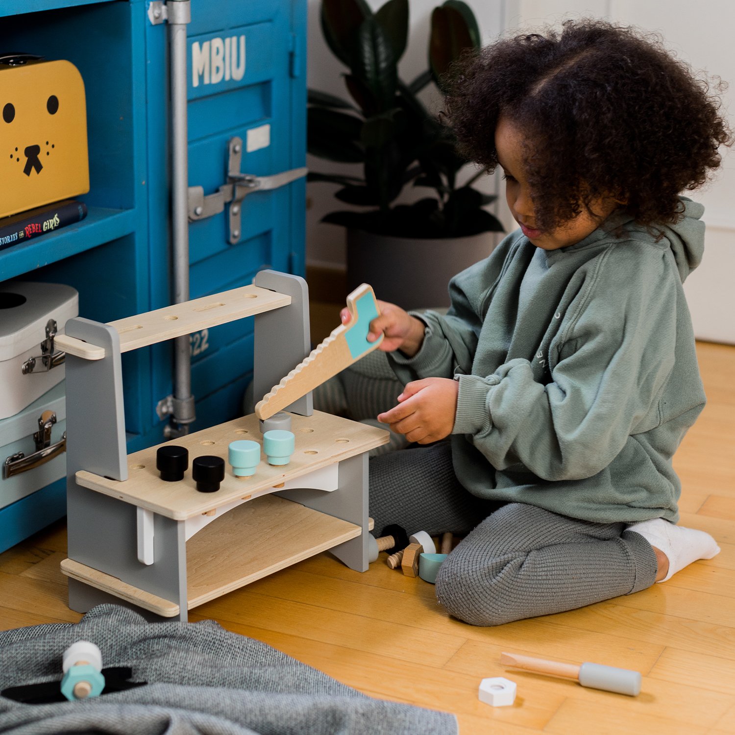 Wooden DIY workbench with tools KINDSGUT Blue