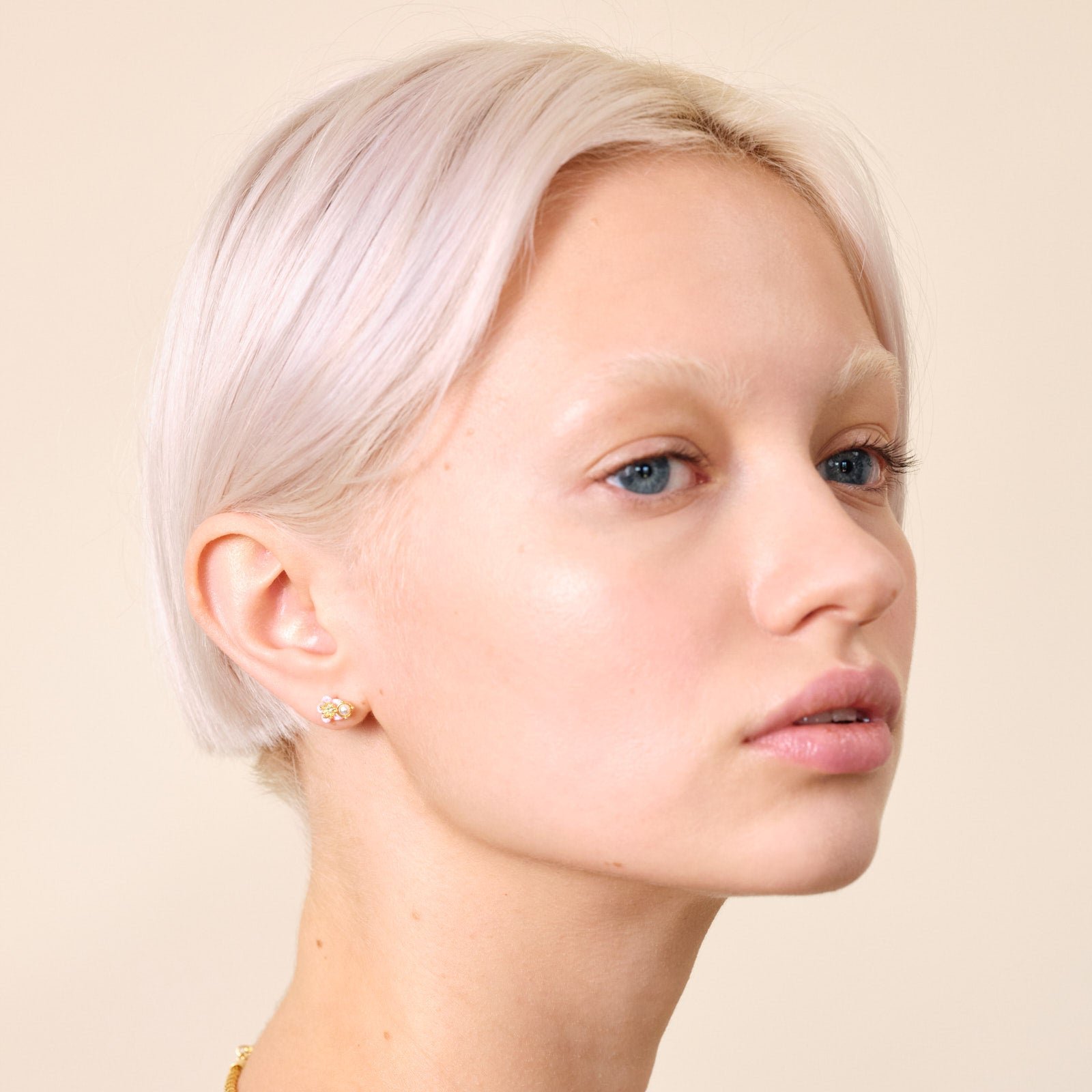 Boucles d'oreilles tiges asymétriques fraises des bois et fleurs LES NEREIDES Multicolore