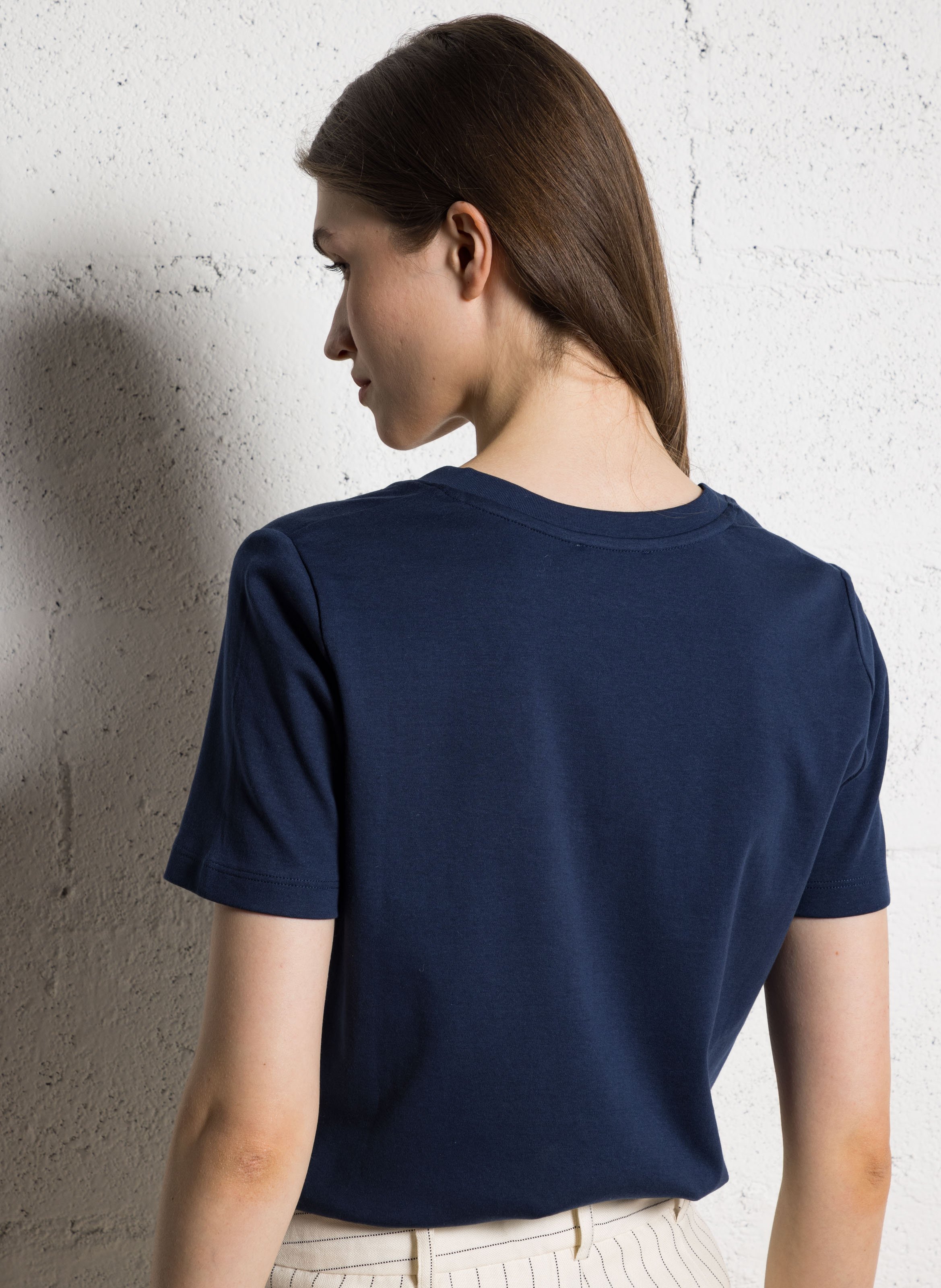 Gerade geschnittenes Baumwoll-T-Shirt mit V-Ausschnitt MAISON 123 Violett