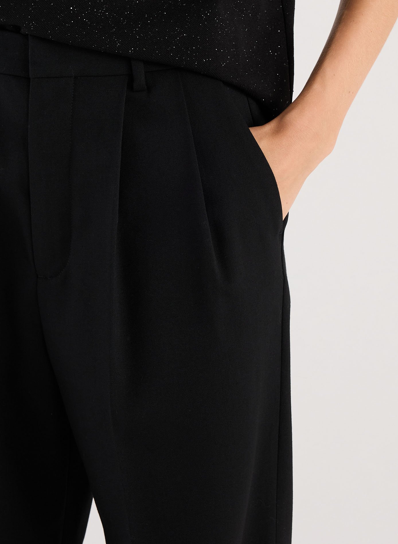 Hohe Taille gerade Hose mit Falten SAISON 1865 Schwarz