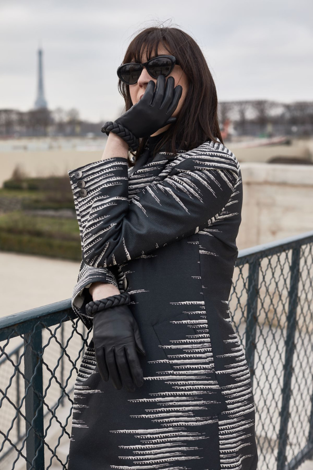 Lula leather gloves lined with silk AGNELLE Black